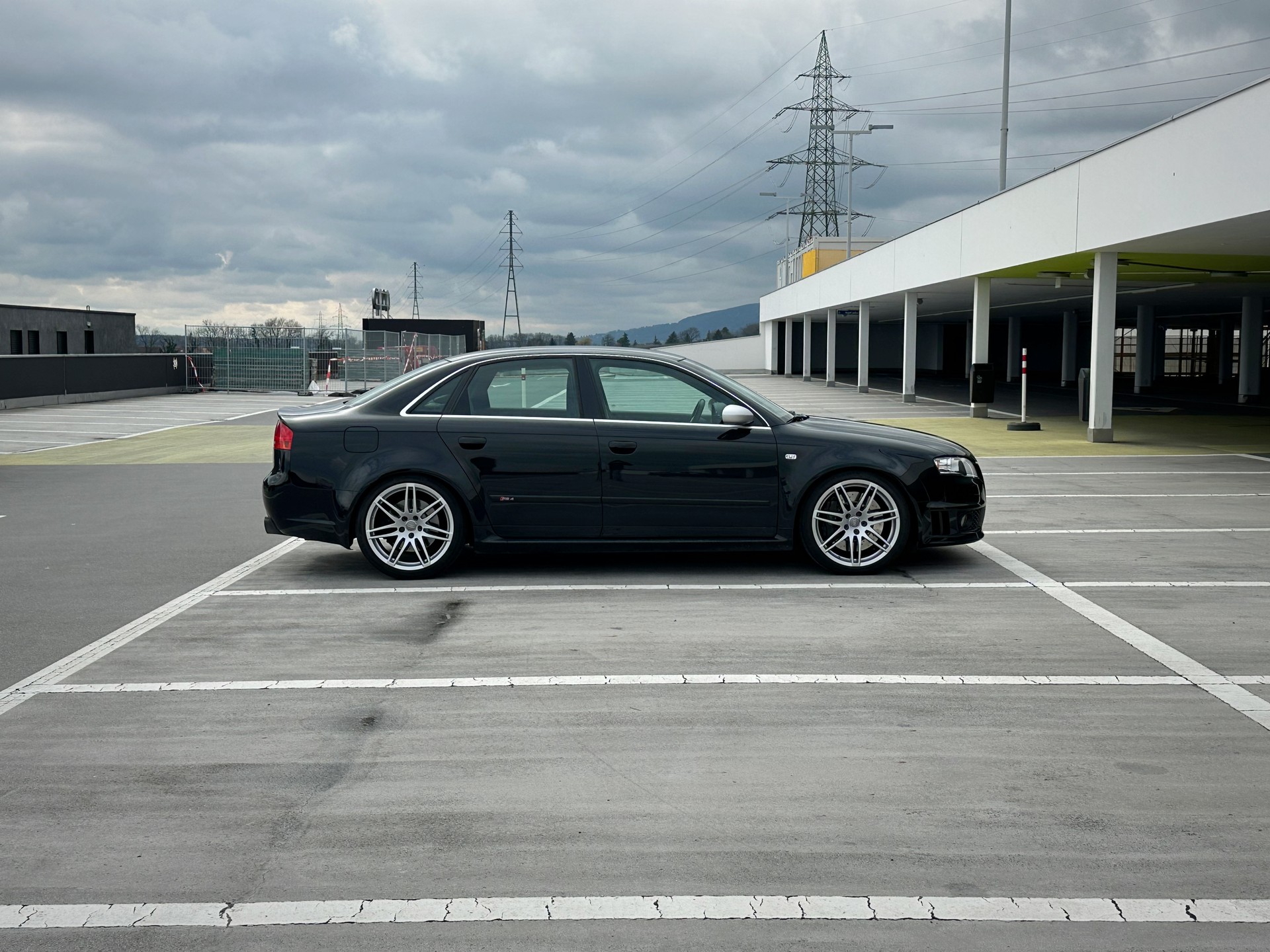 AUDI RS4 4.2 V8 quattro-image-7
