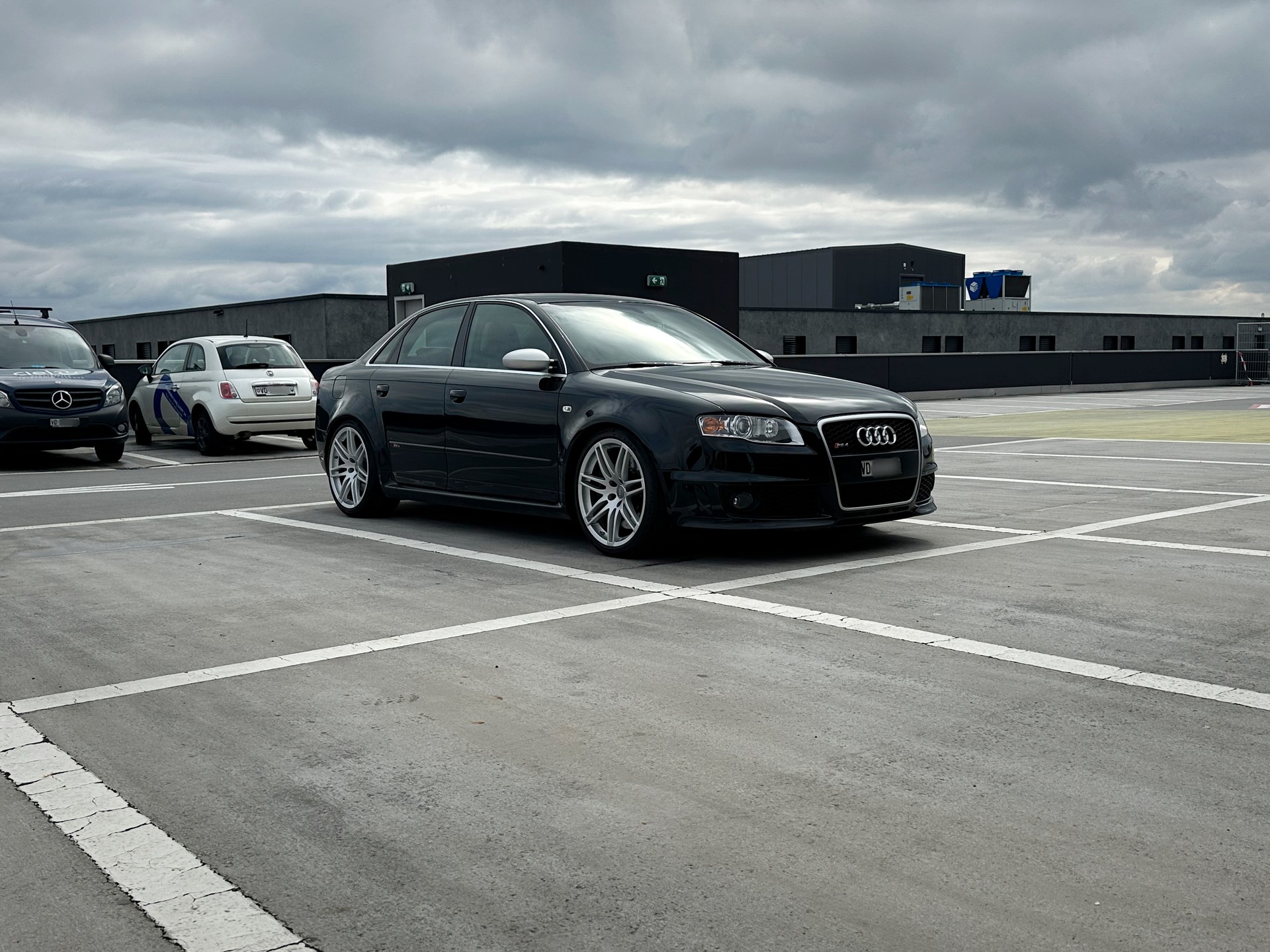 AUDI RS4 4.2 V8 quattro-image-6