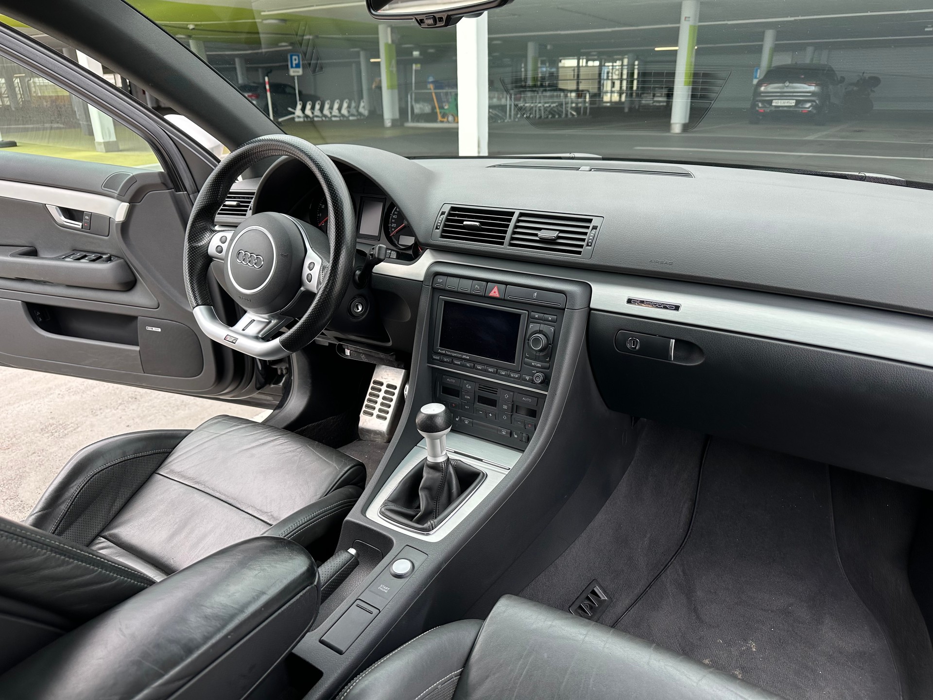 AUDI RS4 4.2 V8 quattro-image-3
