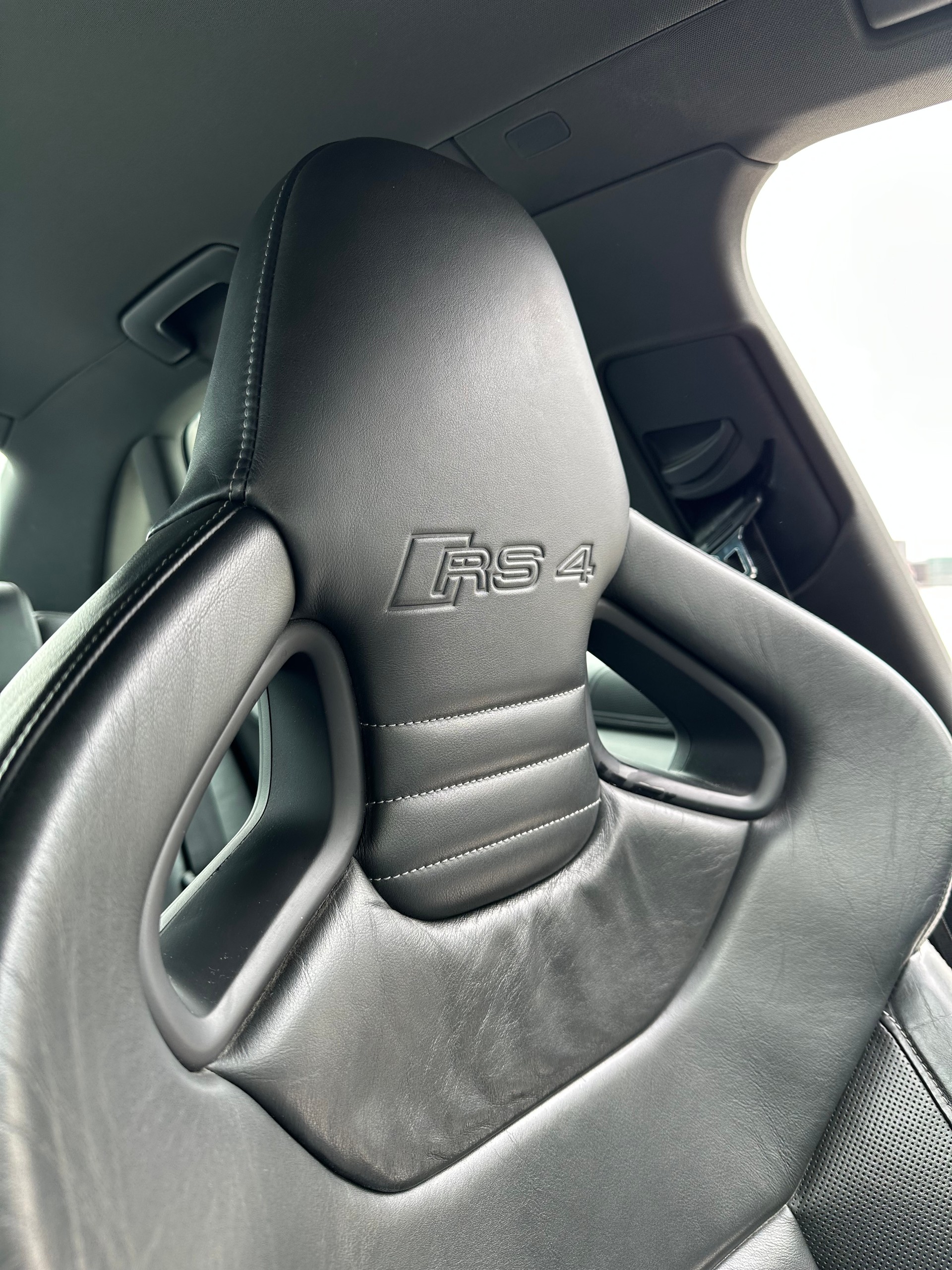 AUDI RS4 4.2 V8 quattro-image-4