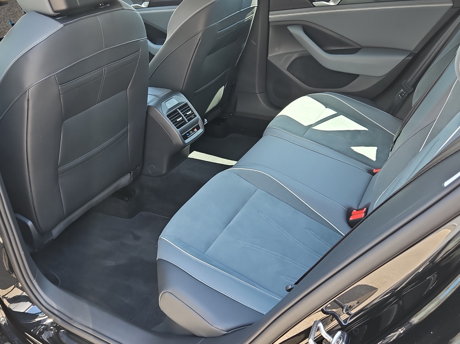 VW Passat Variant 2.0 TDI evo Business DSG-image-13