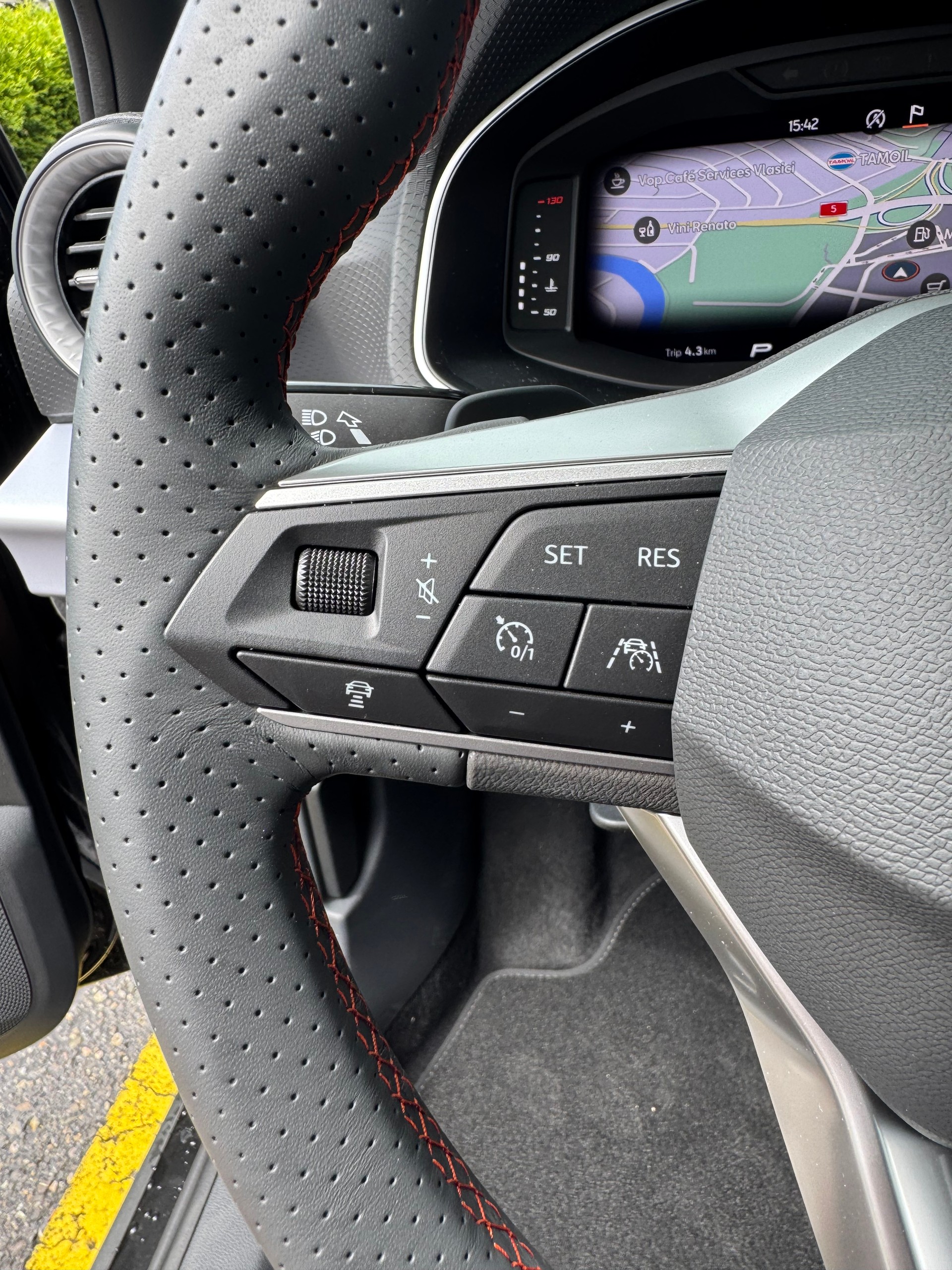 SEAT Arona 1.5 Eco TSI FR DSG 150PS mit Anhängerkupplung 33% Rabatt !-showroom-element-3