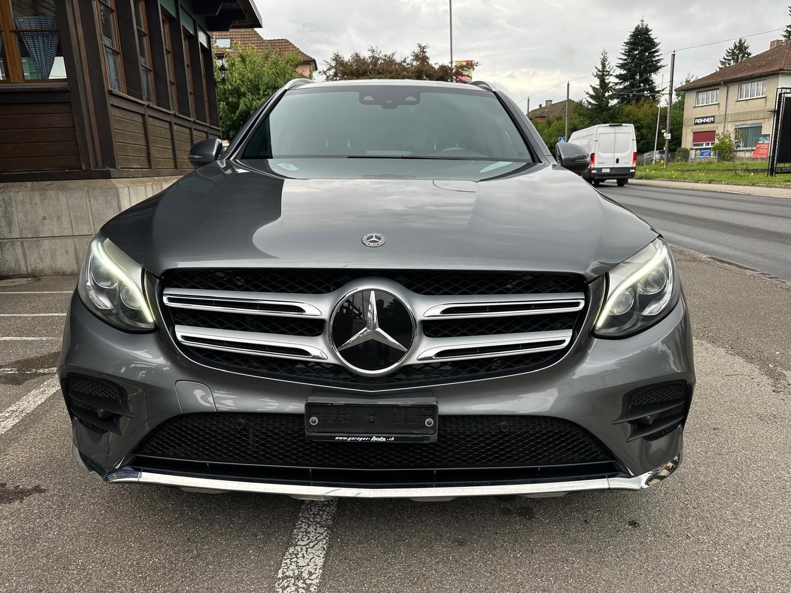 MERCEDES-BENZ GLC 250 AMG Line 4Matic 9G-Tronic-image-4