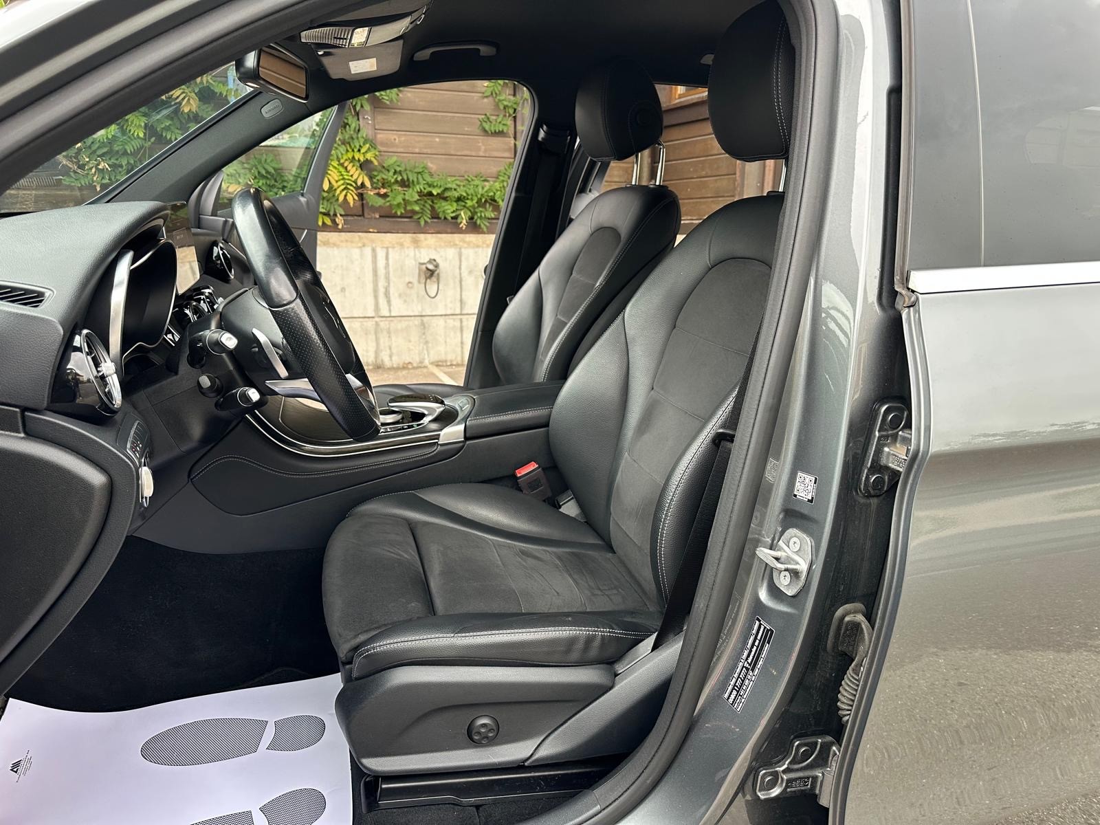 MERCEDES-BENZ GLC 250 AMG Line 4Matic 9G-Tronic-image-8