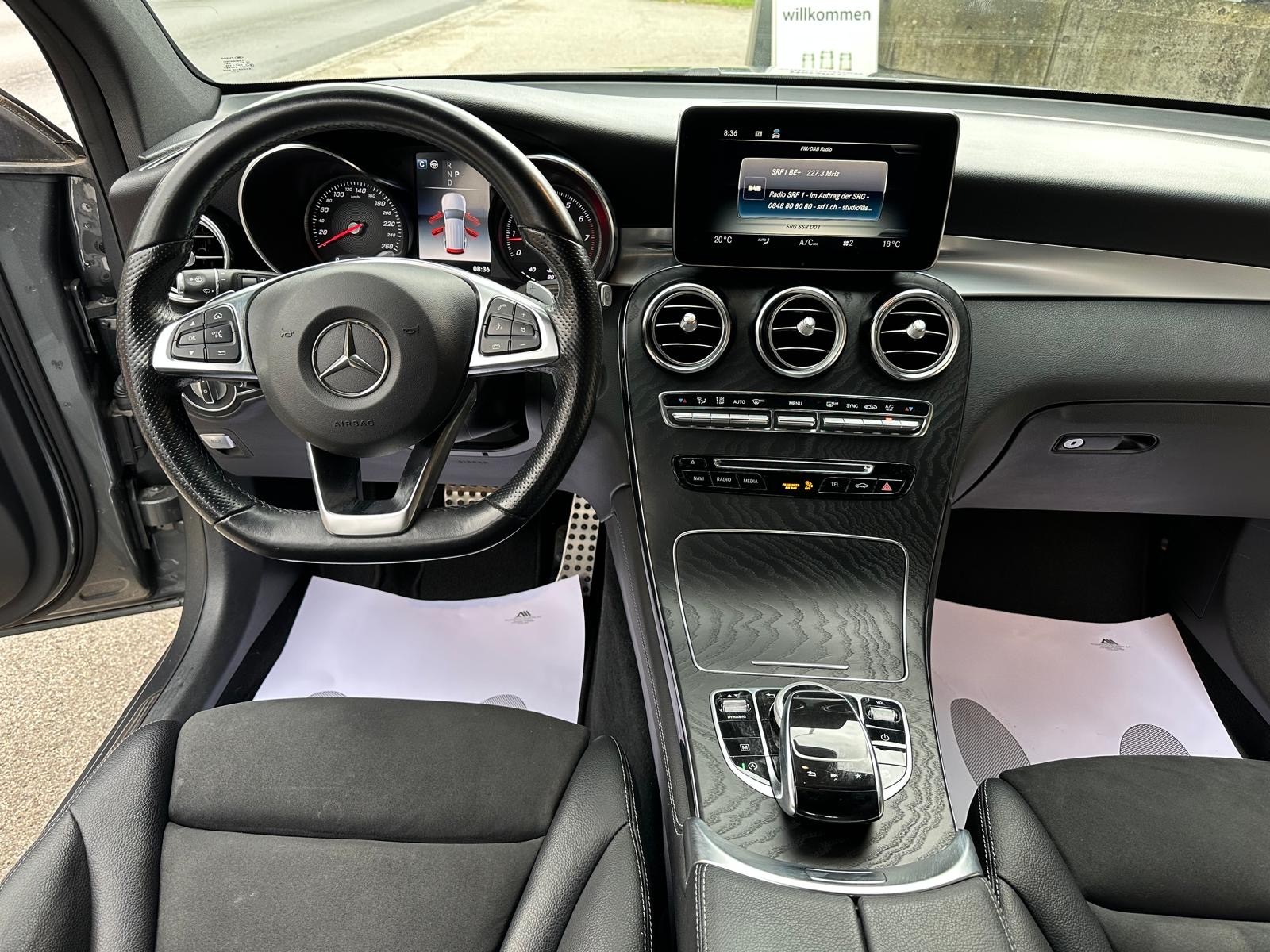 MERCEDES-BENZ GLC 250 AMG Line 4Matic 9G-Tronic-image-7