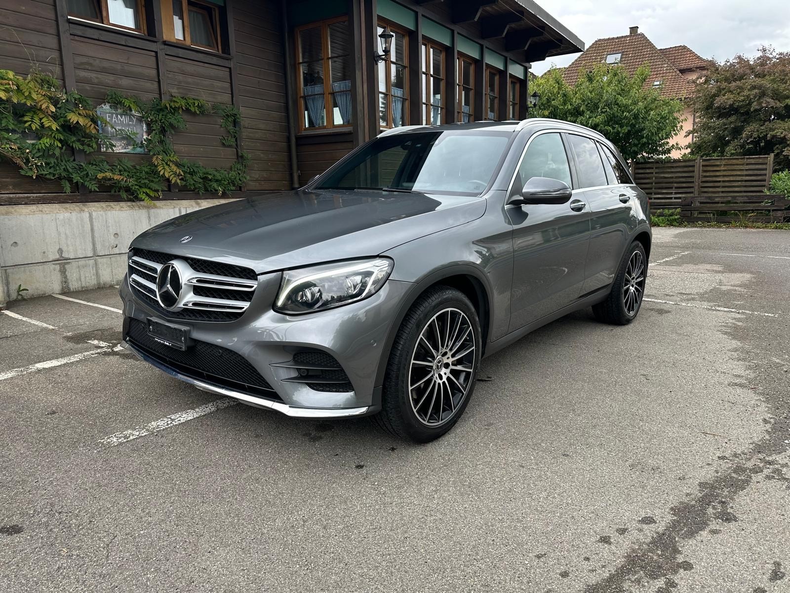 MERCEDES-BENZ GLC 250 AMG Line 4Matic 9G-Tronic-image-1