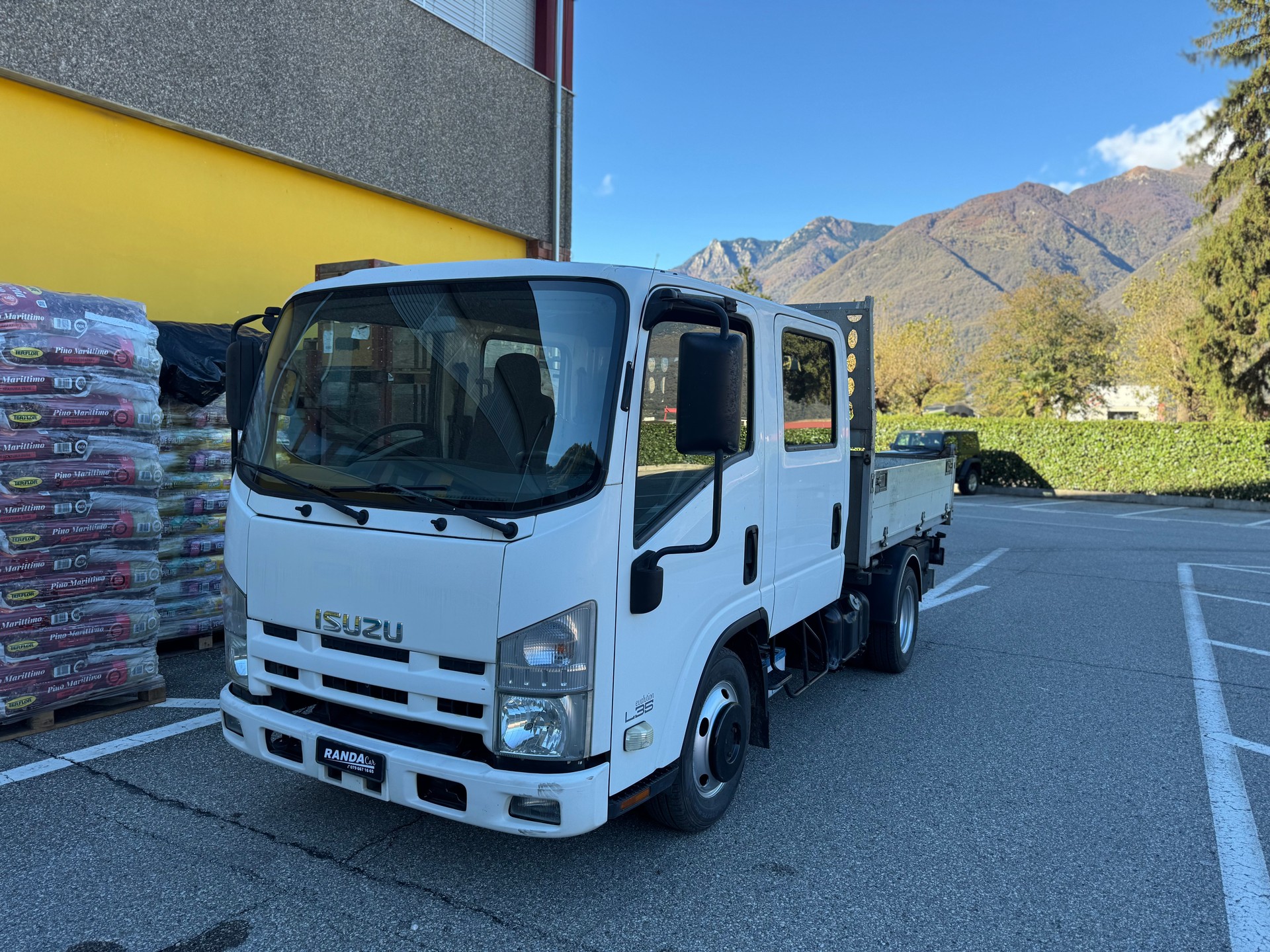 ISUZU NLR 85 - L 35 F-image-0