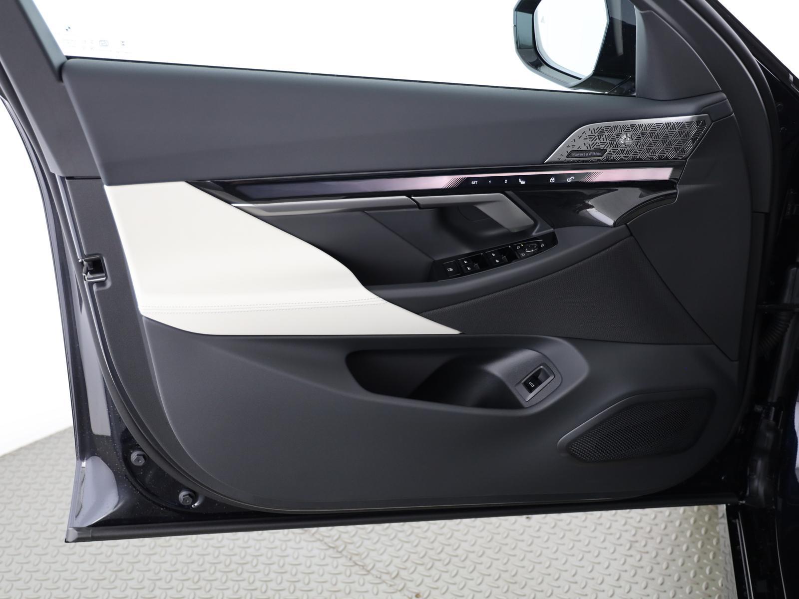 BMW 540d xDrive Touring M Sport Pro-image-8