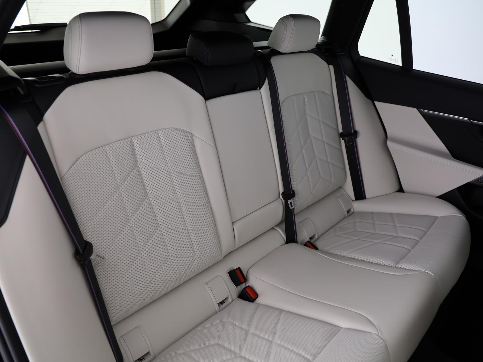 BMW 540d xDrive Touring M Sport Pro-image-14
