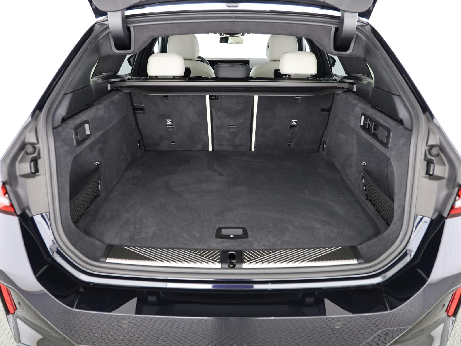 BMW 540d xDrive Touring M Sport Pro-image-17