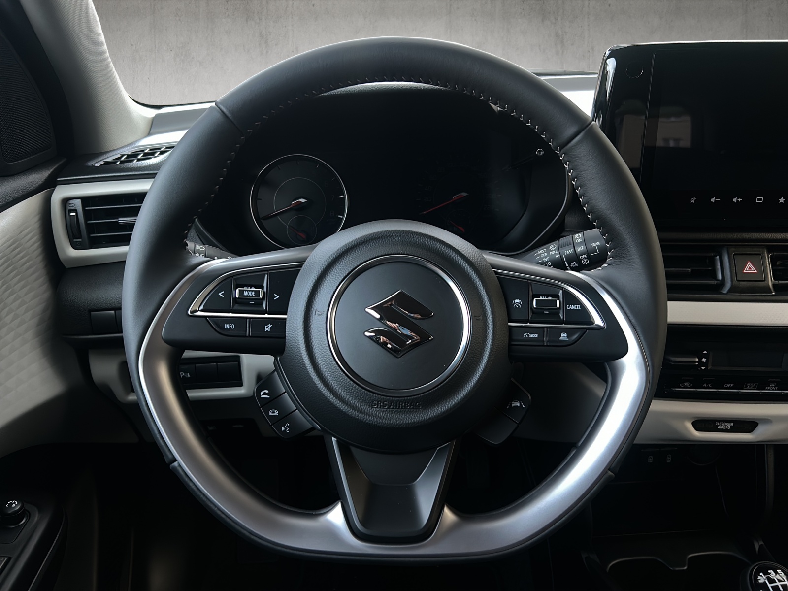 SUZUKI Swift 1.2 Compact+ Hybrid 4x4-image-16