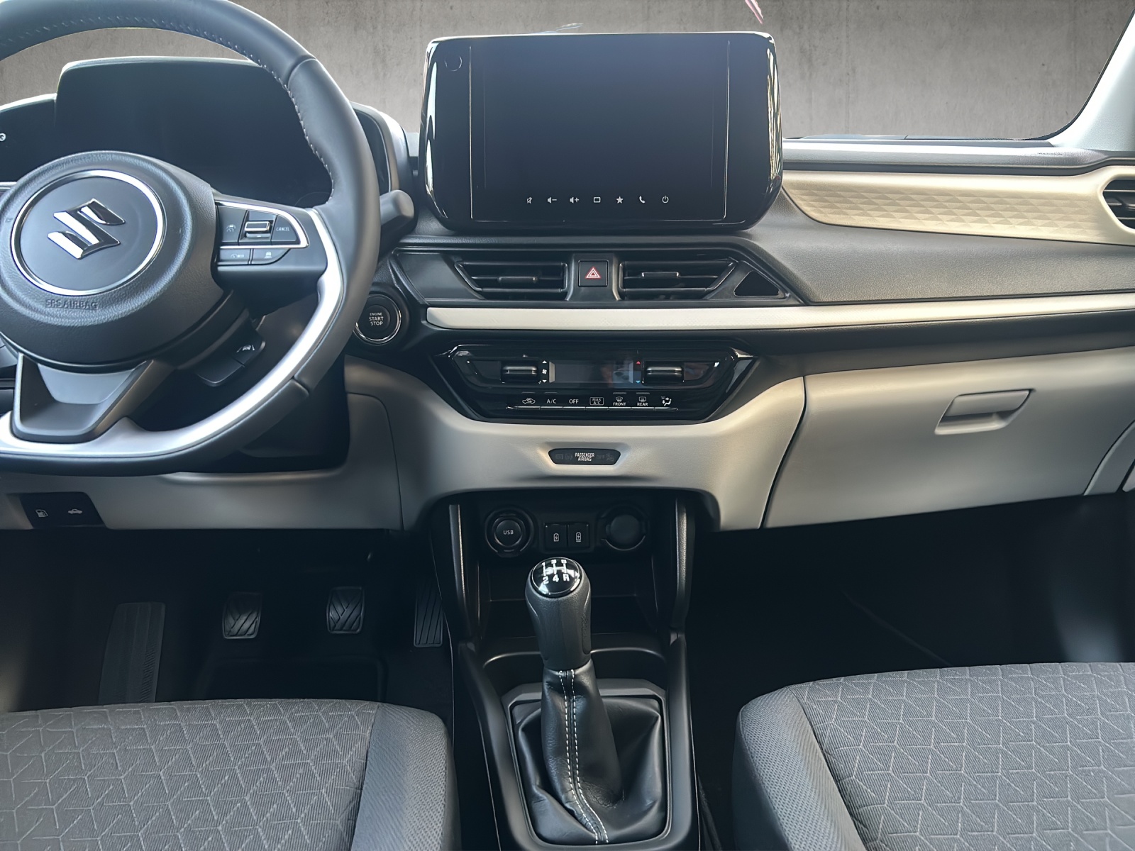 SUZUKI Swift 1.2 Compact+ Hybrid 4x4-image-17