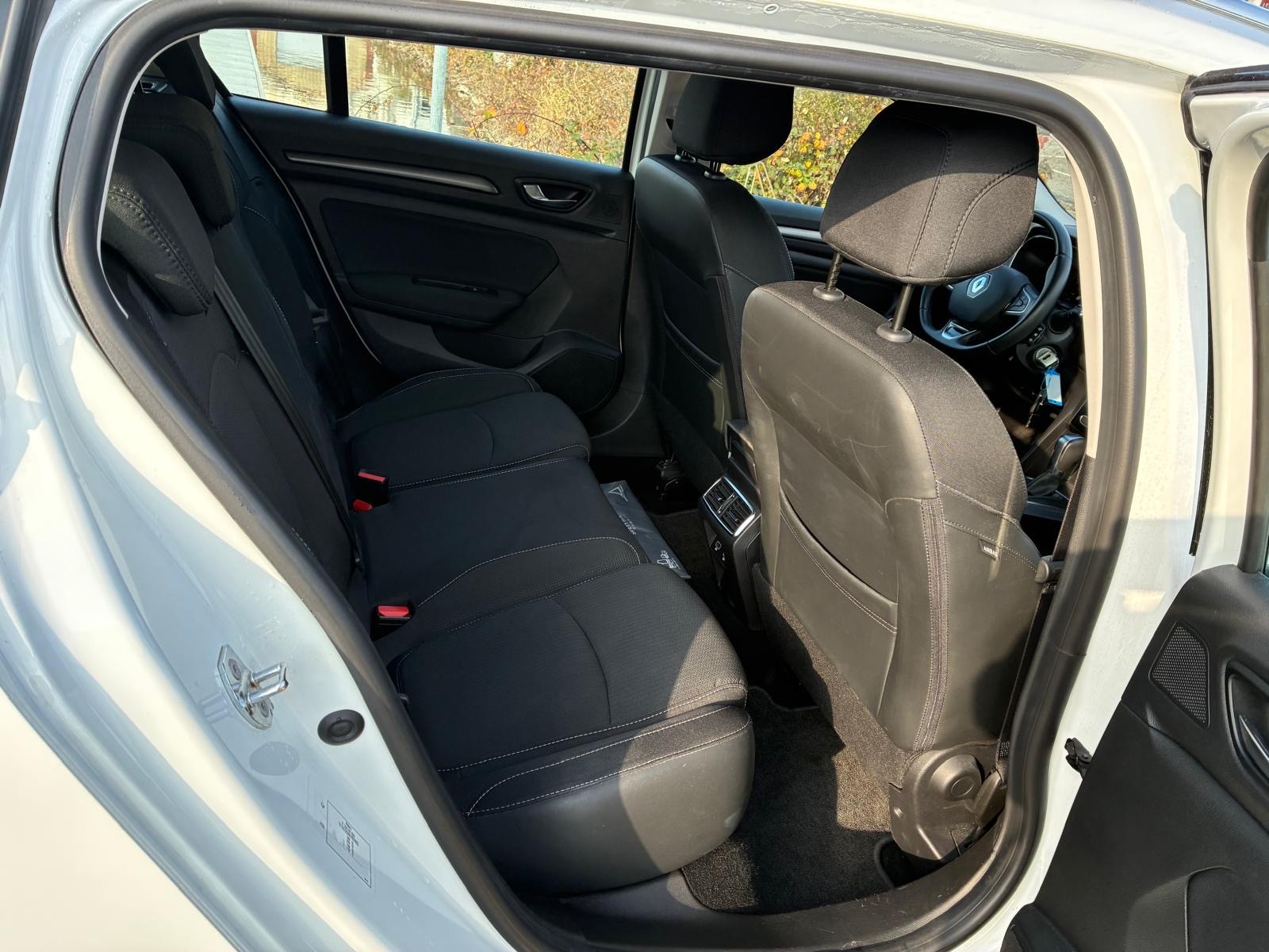 RENAULT Mégane Grandtour 1.5 dCi Intens EDC-image-9