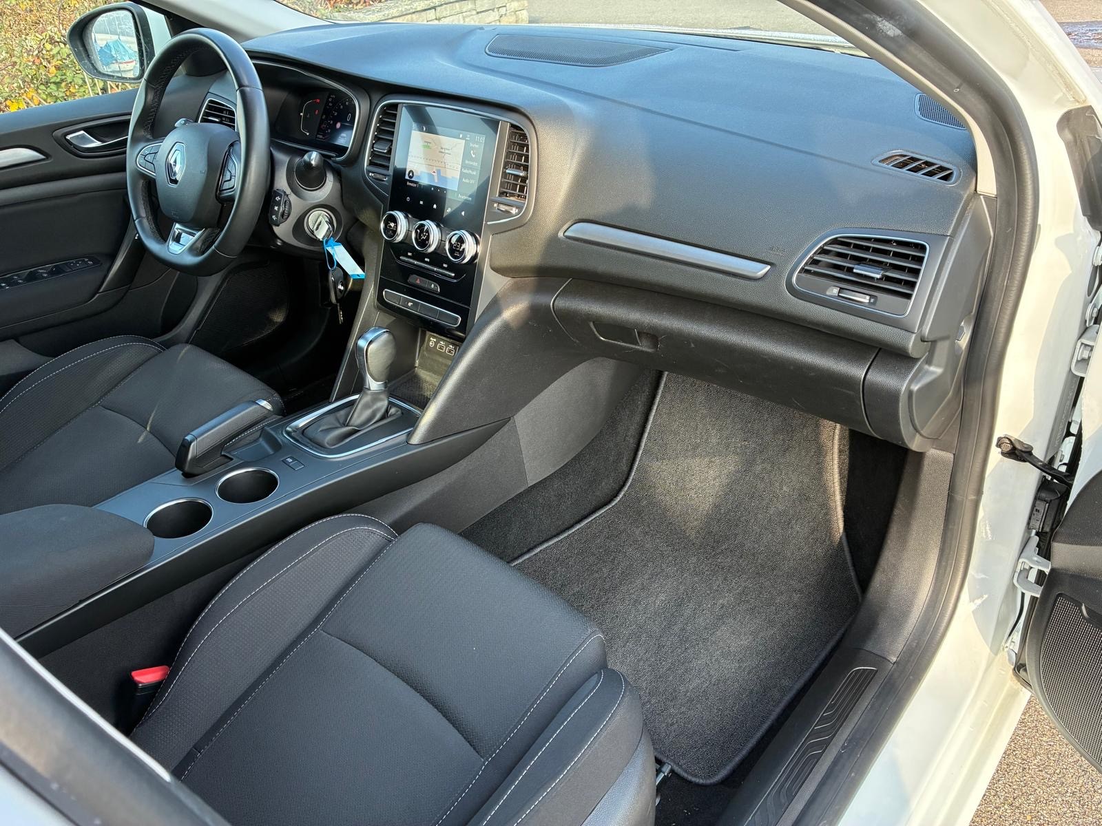 RENAULT Mégane Grandtour 1.5 dCi Intens EDC-image-10