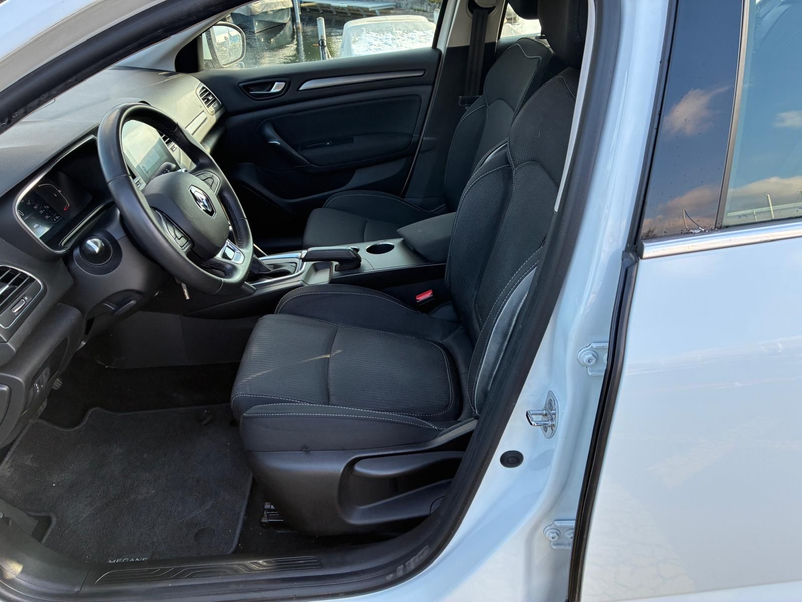 RENAULT Mégane Grandtour 1.5 dCi Intens EDC-image-8