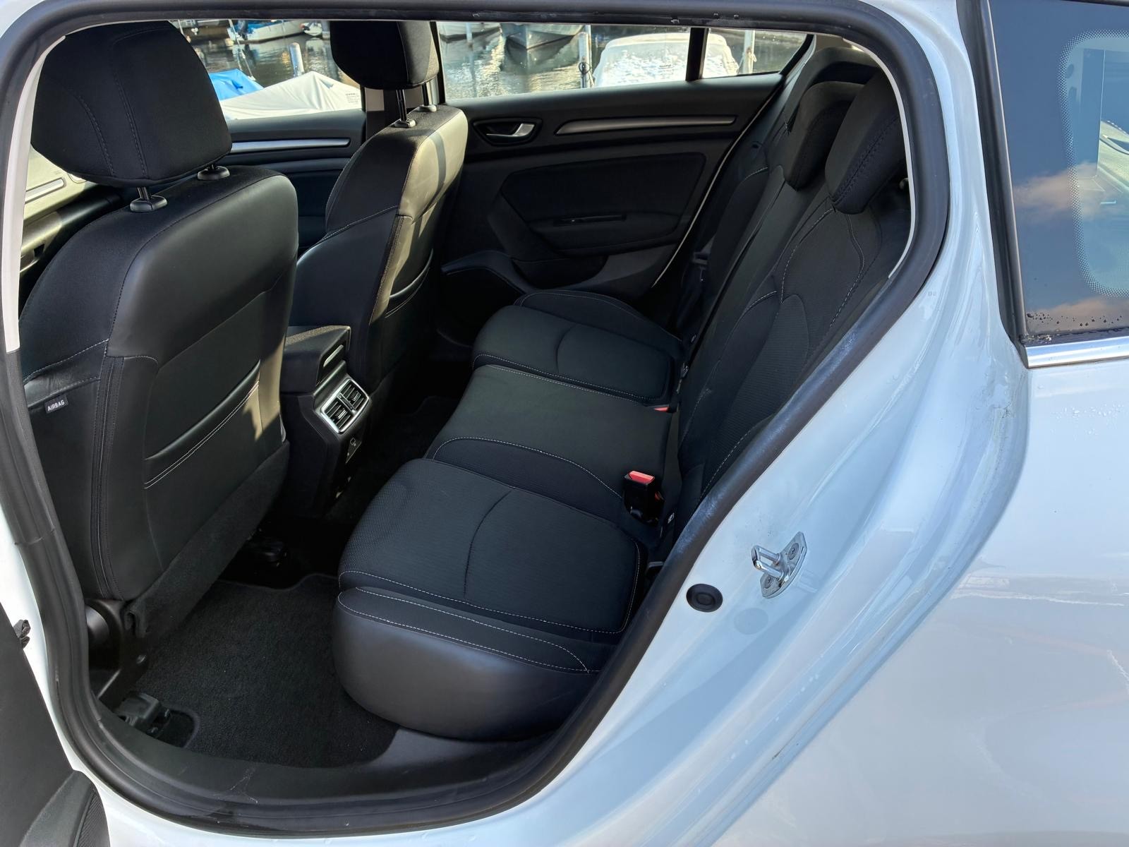 RENAULT Mégane Grandtour 1.5 dCi Intens EDC-image-4