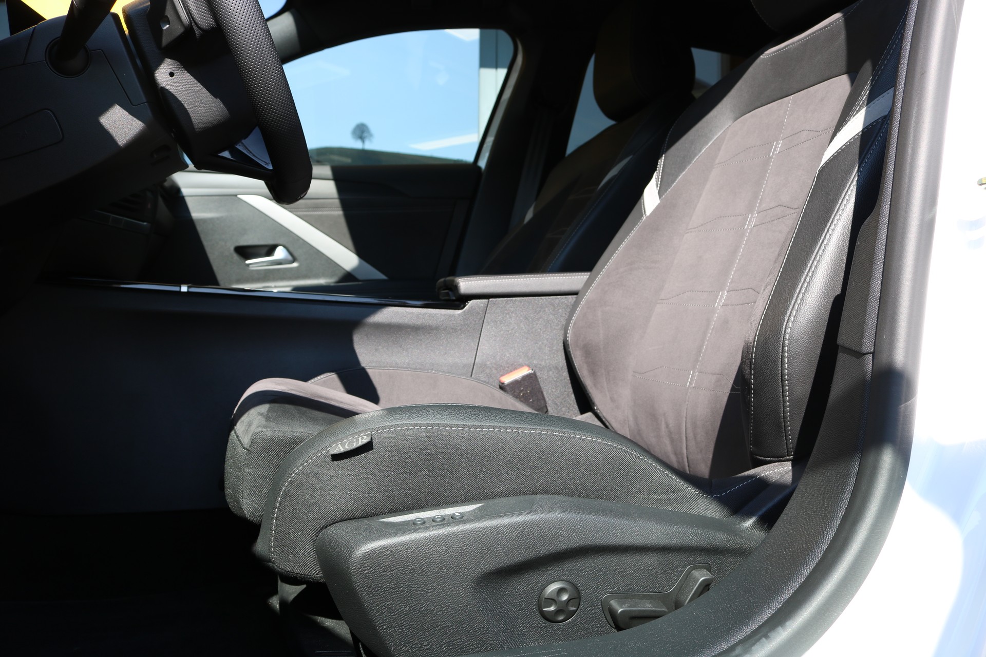 OPEL Astra 1.6 PHEV Turbo Swiss Plus 180PS-image-9