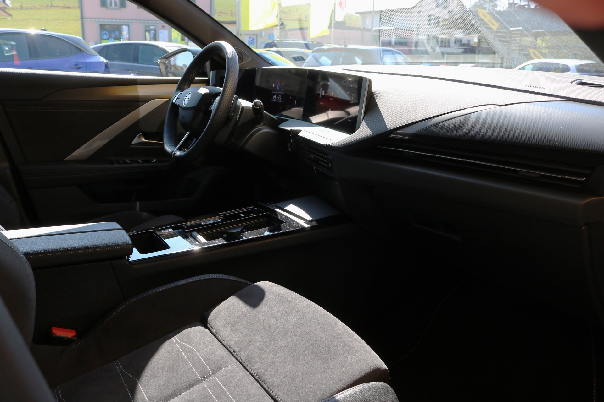 OPEL Astra 1.6 PHEV Turbo Swiss Plus 180PS-image-10