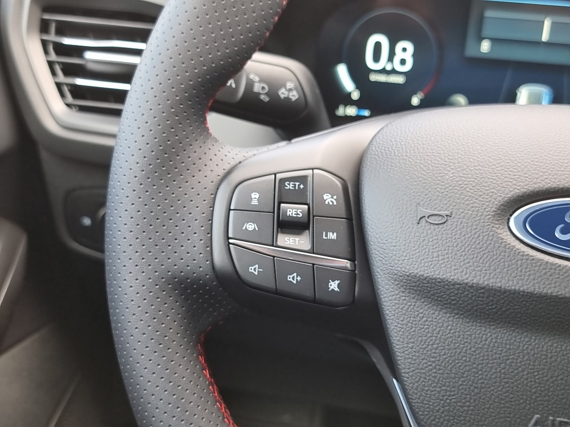 FORD Focus Station Wagon 1.0i EcoB Hybrid 155 ST-Line X-image-10