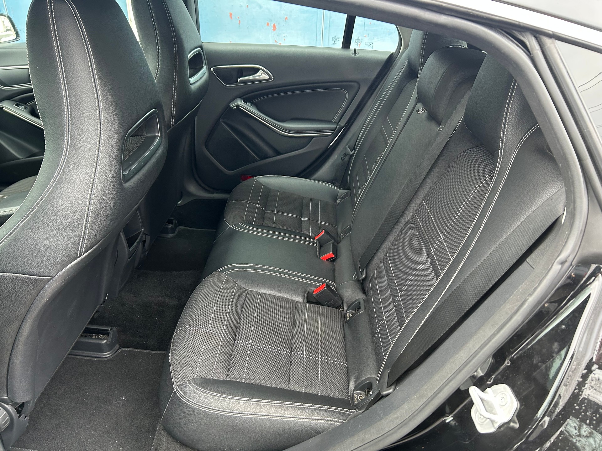 MERCEDES-BENZ CLA Shooting Brake 180 Urban 7G-DCT-image-4