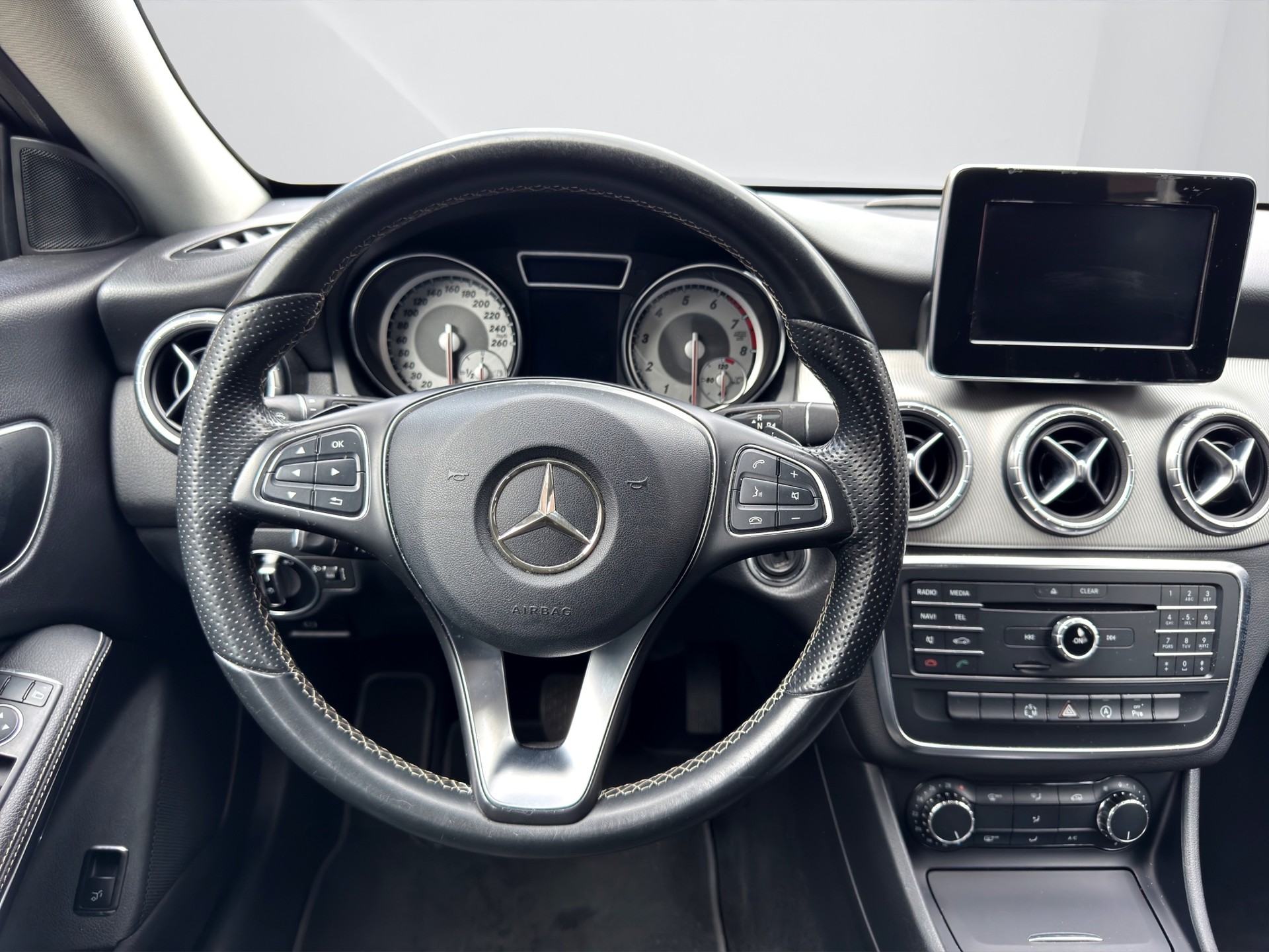 MERCEDES-BENZ CLA Shooting Brake 180 Urban 7G-DCT-image-14