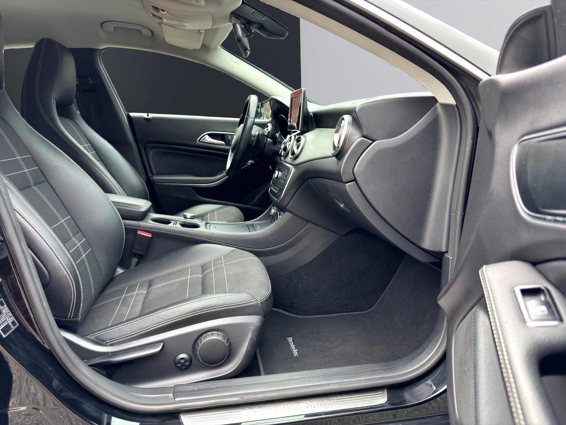 MERCEDES-BENZ CLA Shooting Brake 180 Urban 7G-DCT-image-22