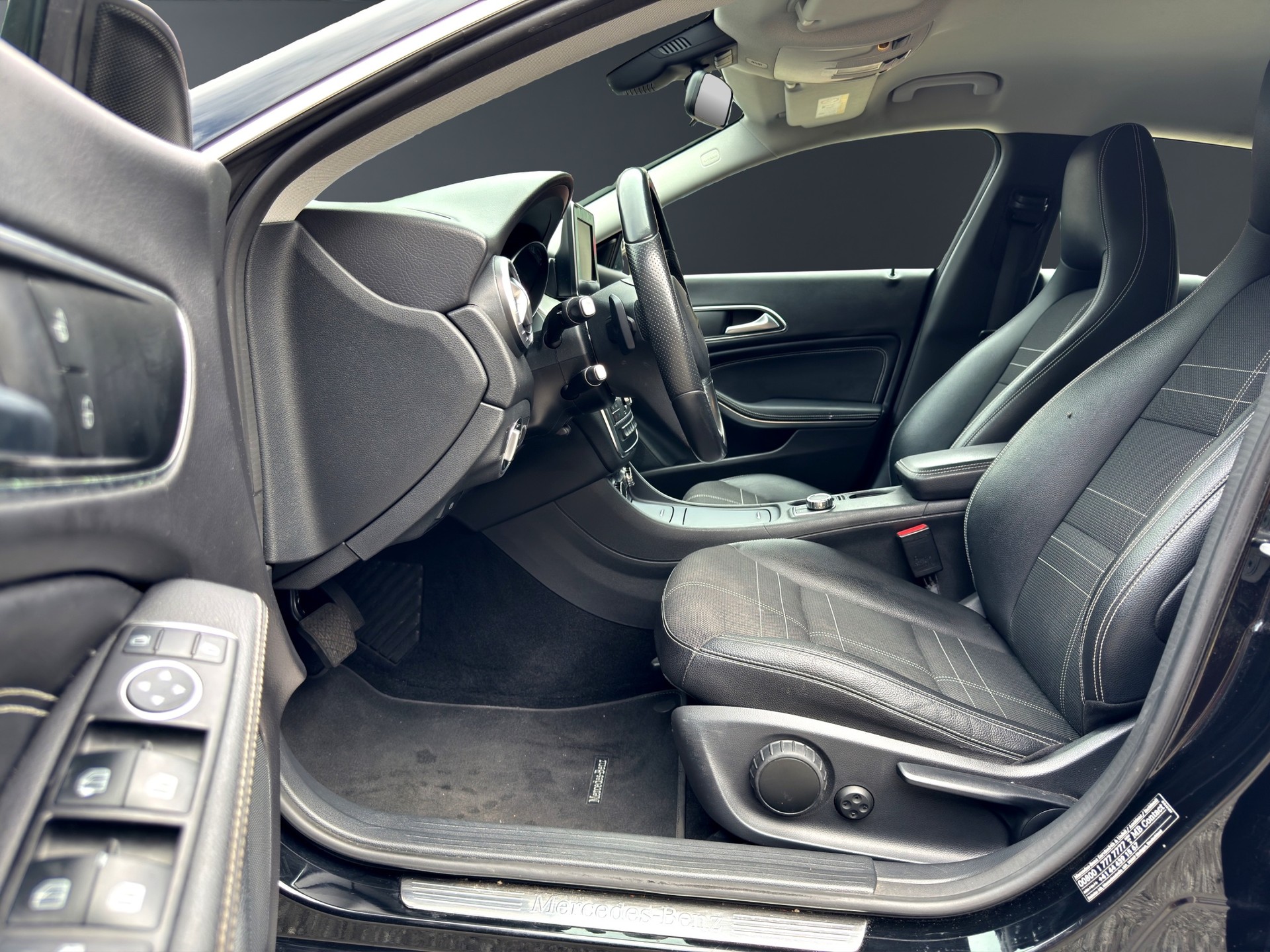 MERCEDES-BENZ CLA Shooting Brake 180 Urban 7G-DCT-image-9