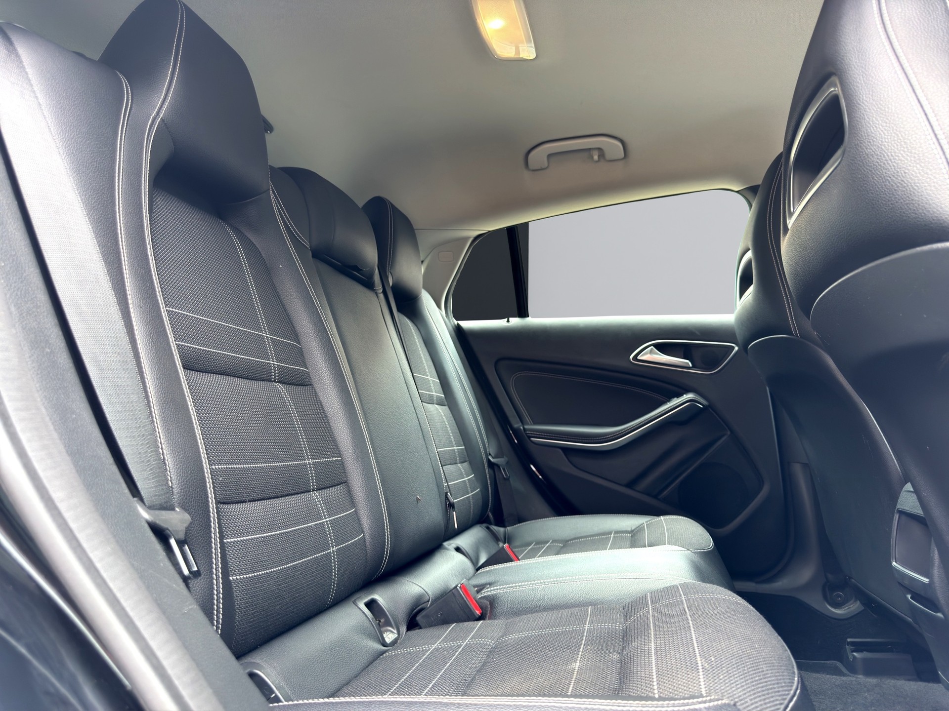 MERCEDES-BENZ CLA Shooting Brake 180 Urban 7G-DCT-image-21