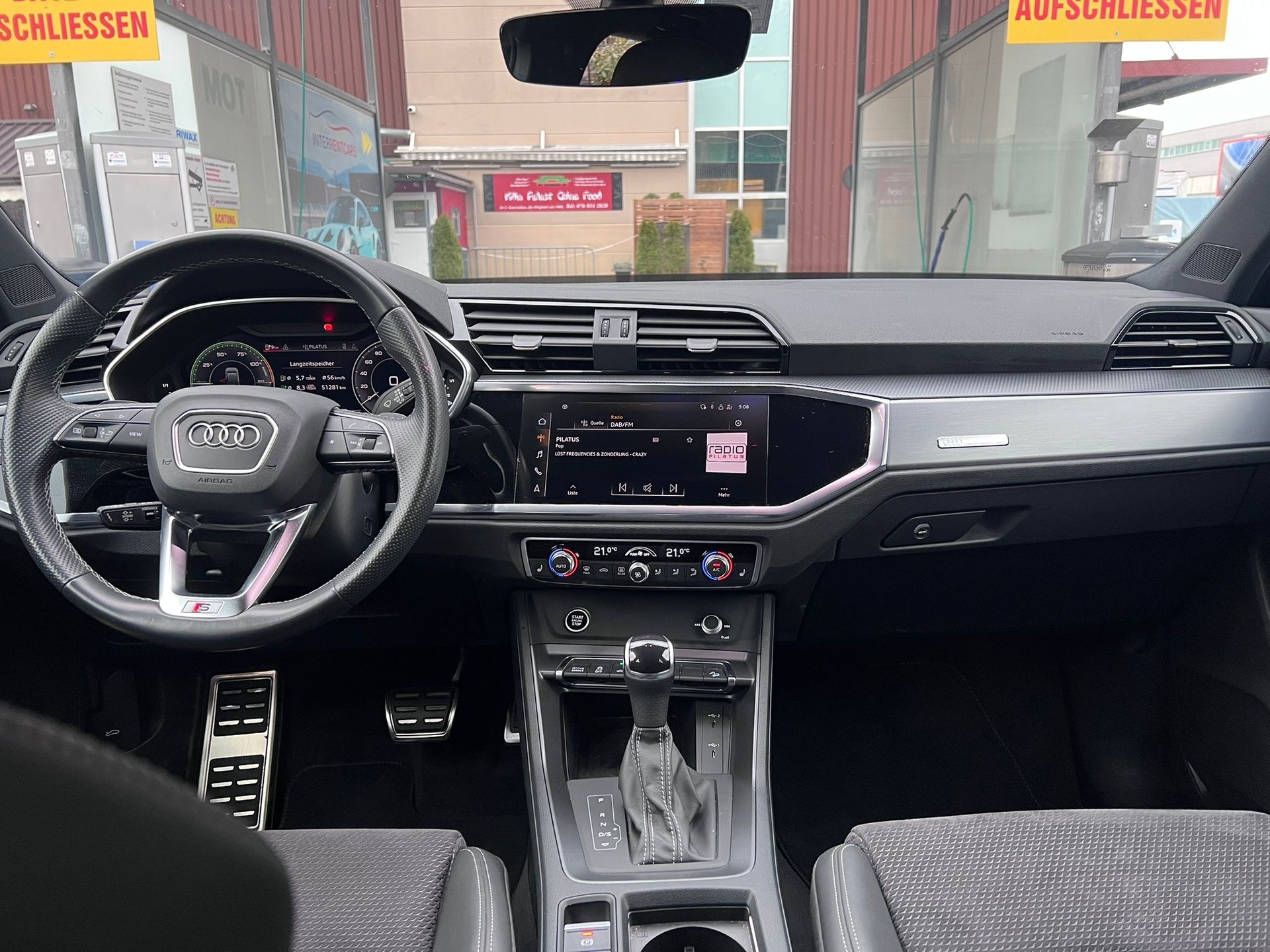 AUDI Q3 Sportback 45 TFSI e S line S-tronic-image-5
