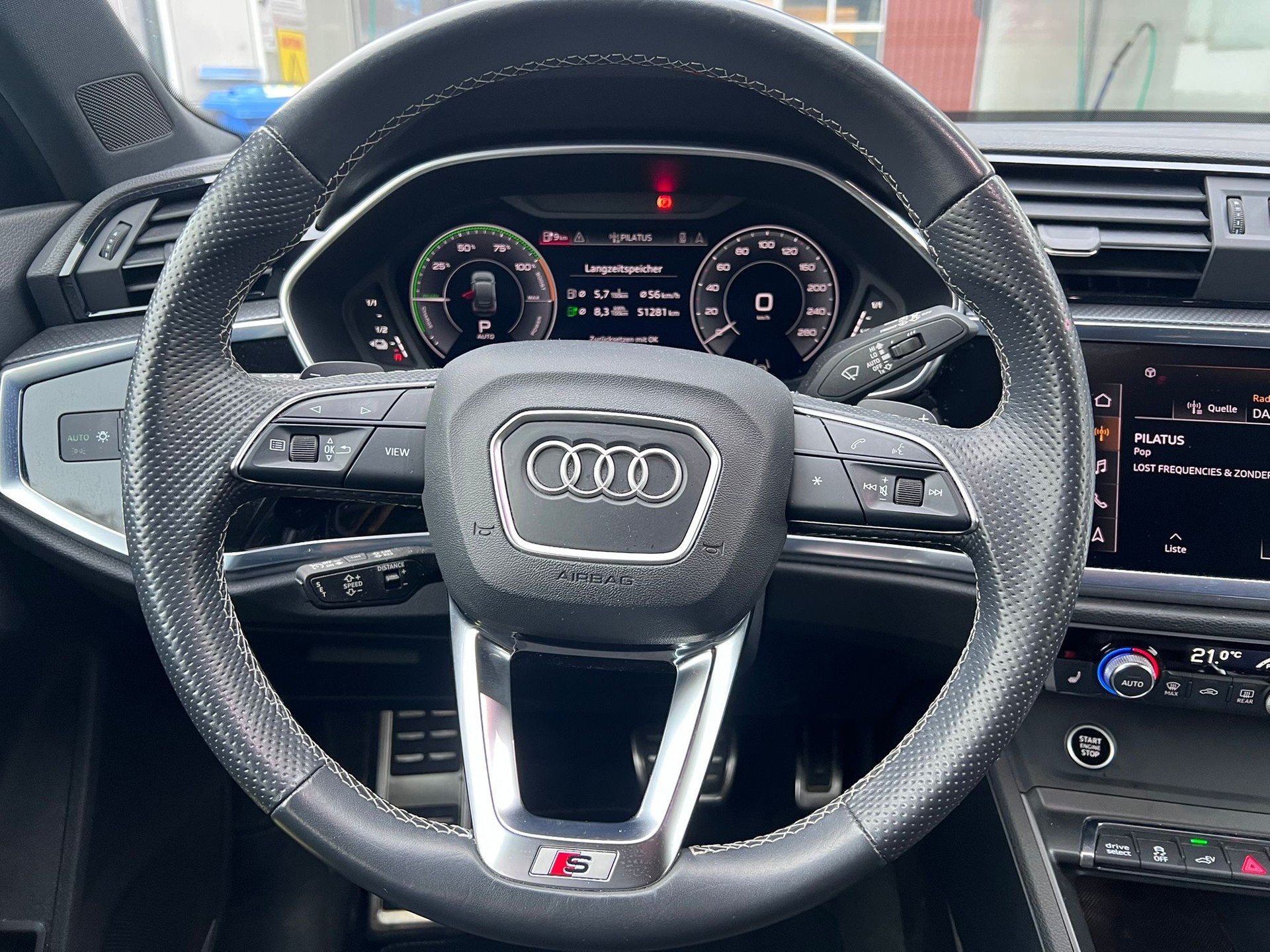 AUDI Q3 Sportback 45 TFSI e S line S-tronic-image-4