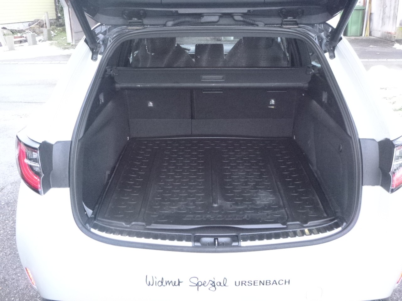 TOYOTA Corolla Touring Sports 2.0 HSD GR-S e-CVT-image-9