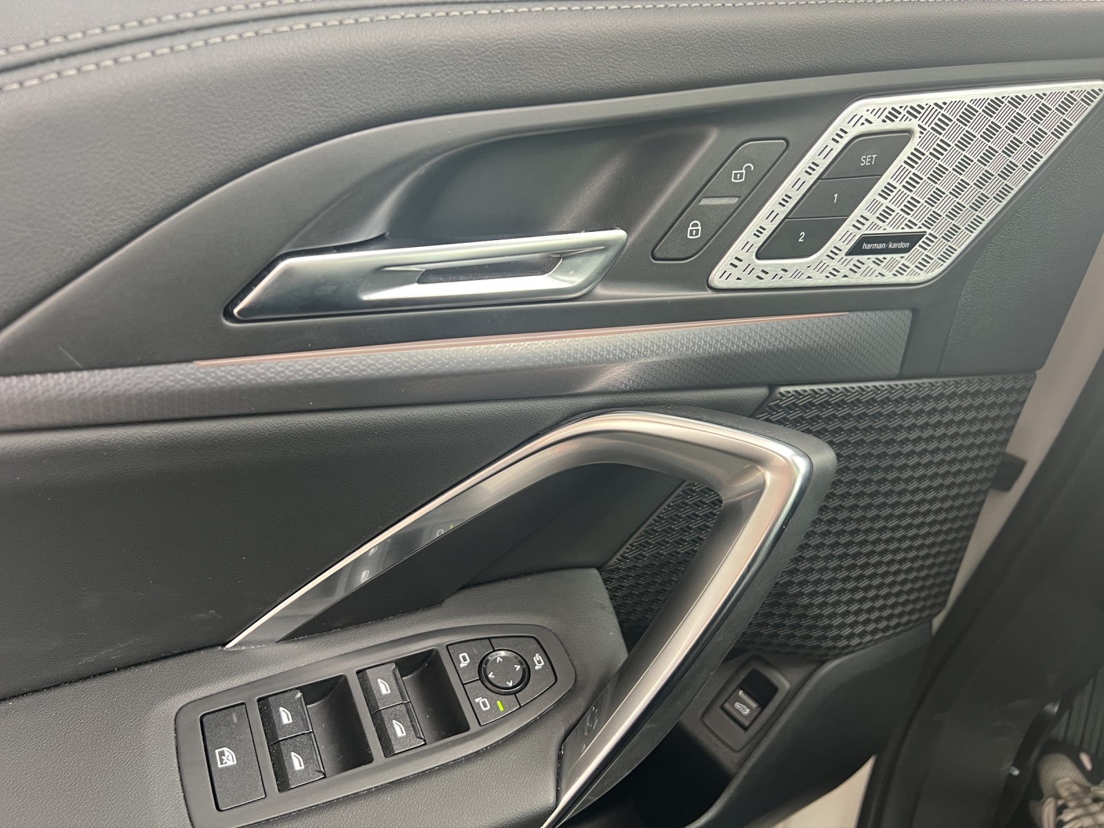 BMW iX1 30 xDrive M Sport-image-12