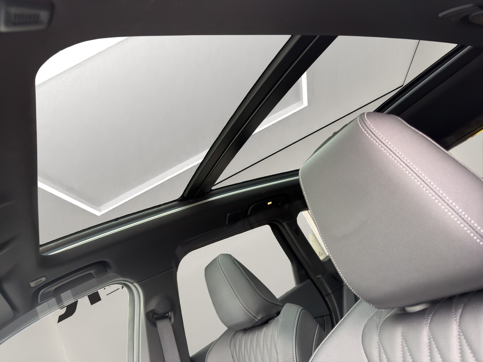 BMW iX1 30 xDrive M Sport-image-10
