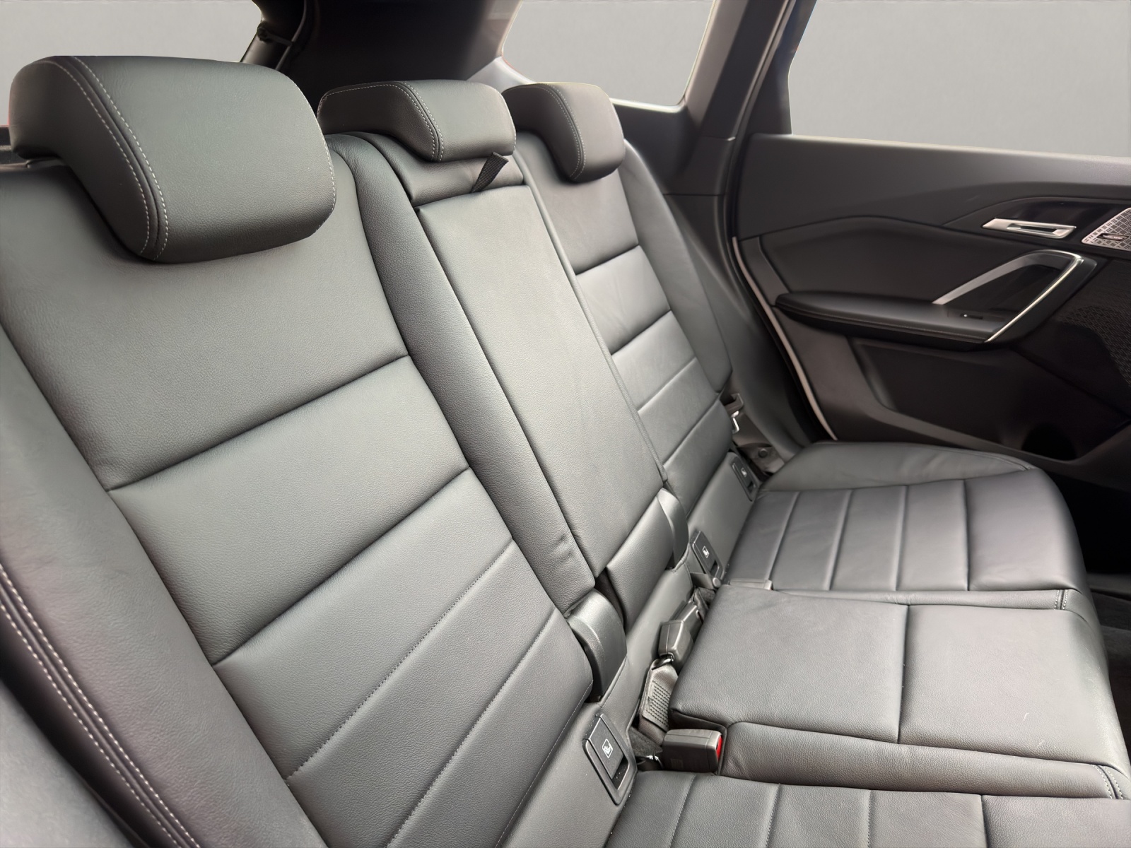 BMW iX1 30 xDrive M Sport-image-9