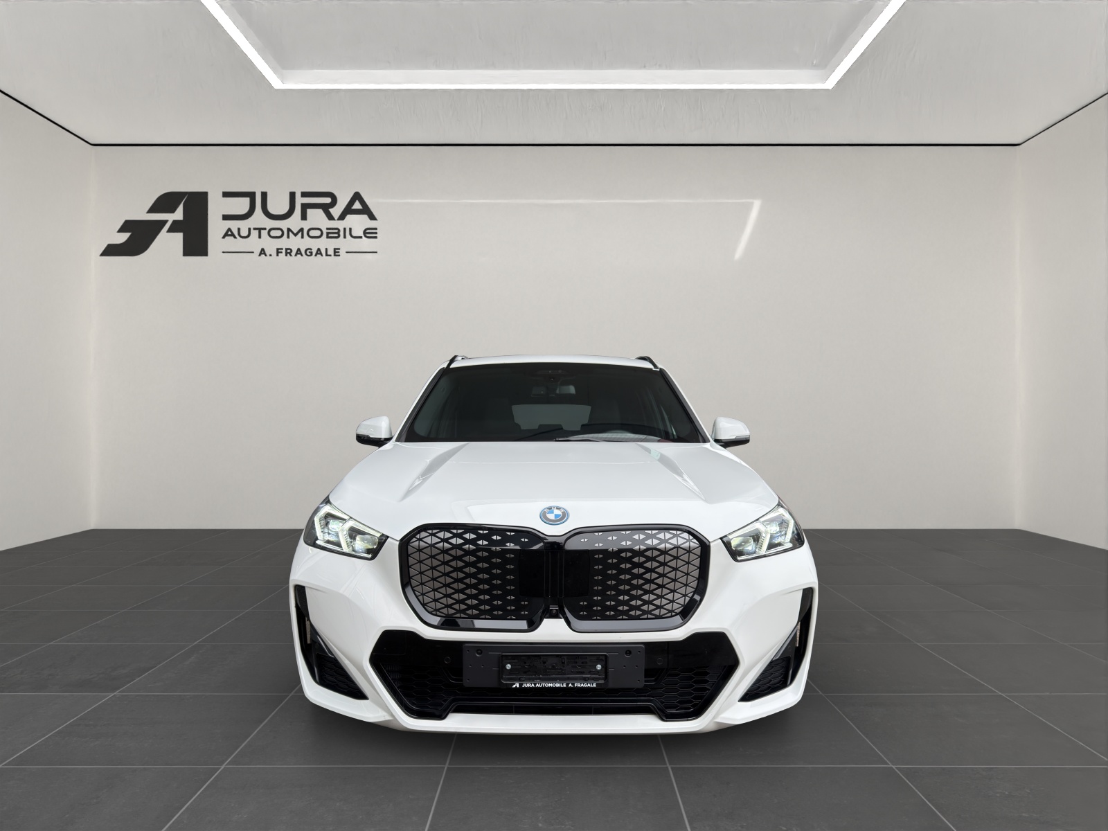 BMW iX1 30 xDrive M Sport-image-2