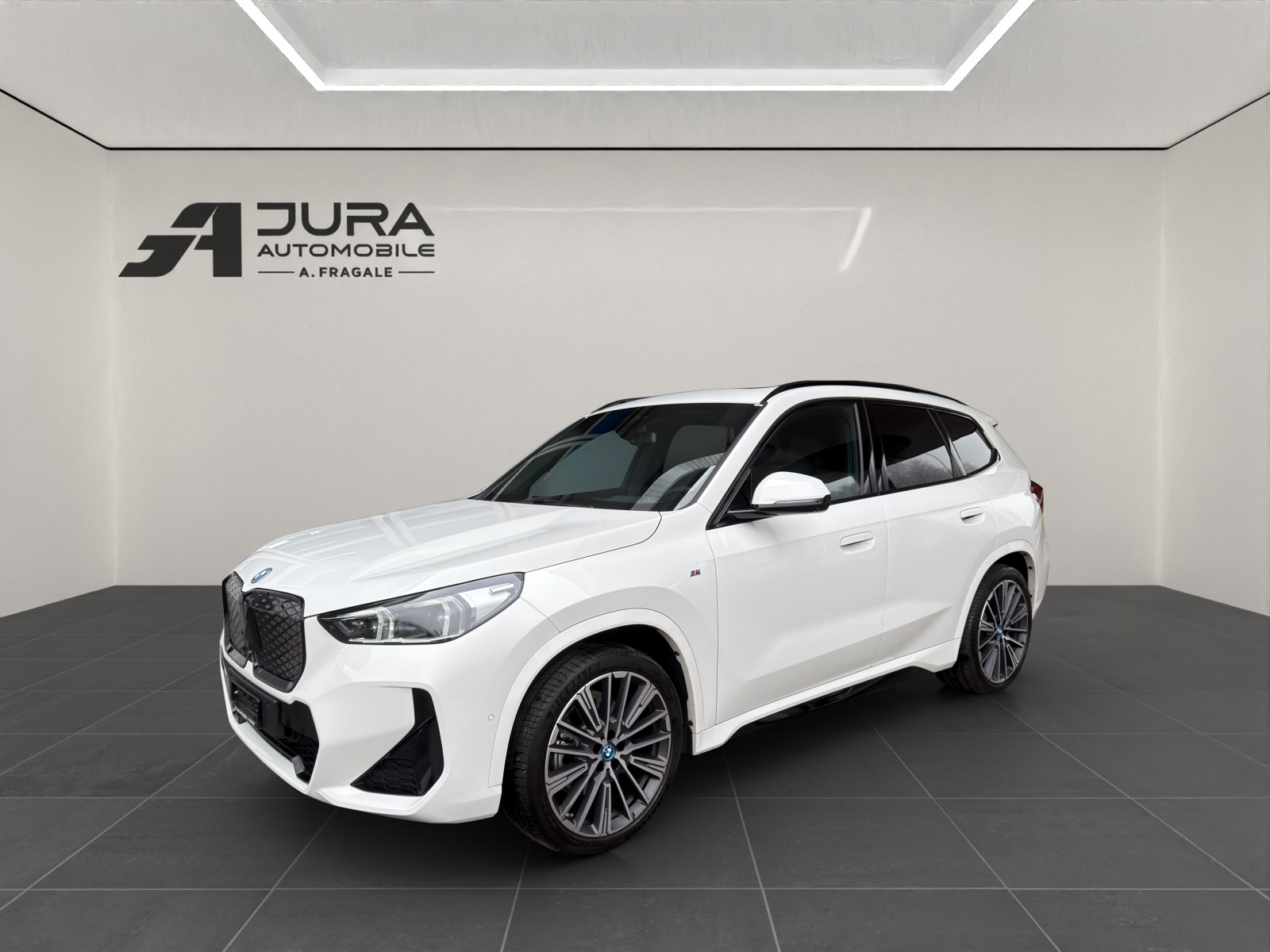 BMW iX1 30 xDrive M Sport-image-1