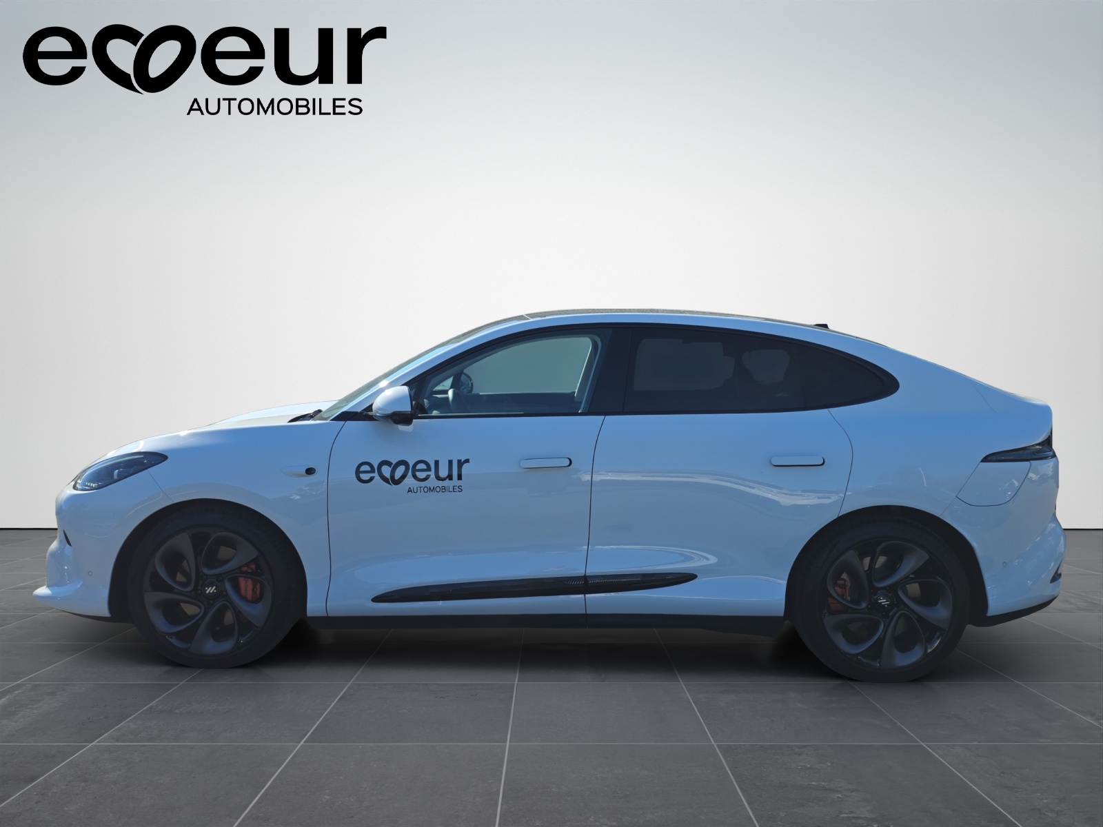 MG IM6 100 kWh Performance 21 4WD-image-2