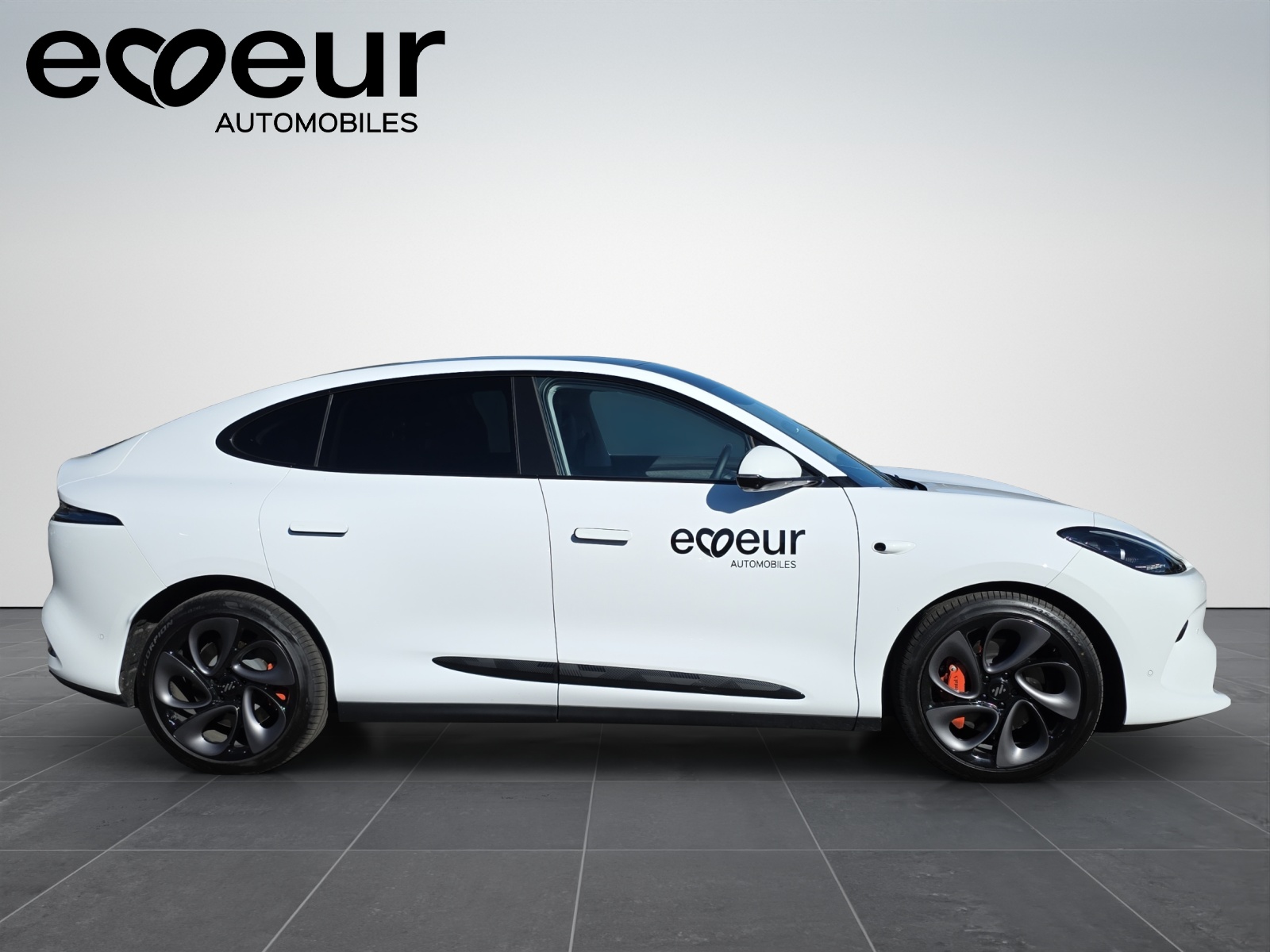 MG IM6 100 kWh Performance 21 4WD-image-6