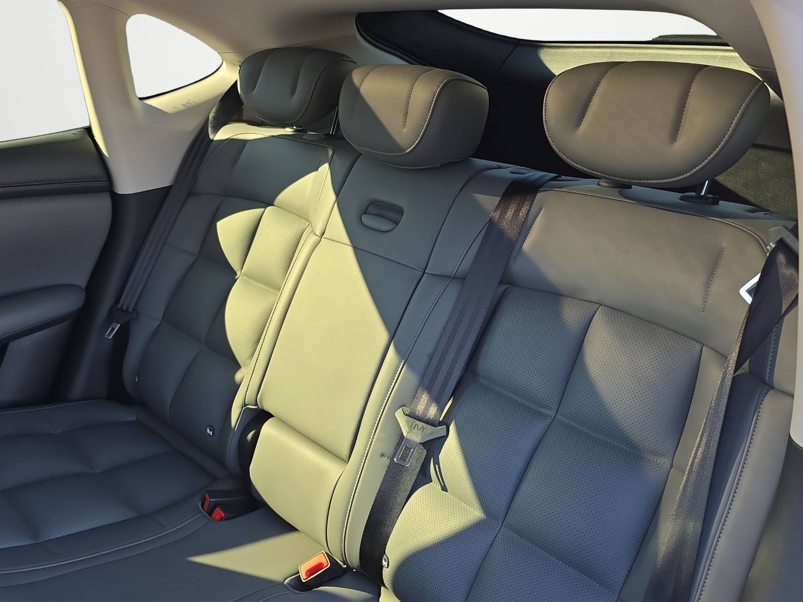 MG IM6 100 kWh Performance 21 4WD-image-11