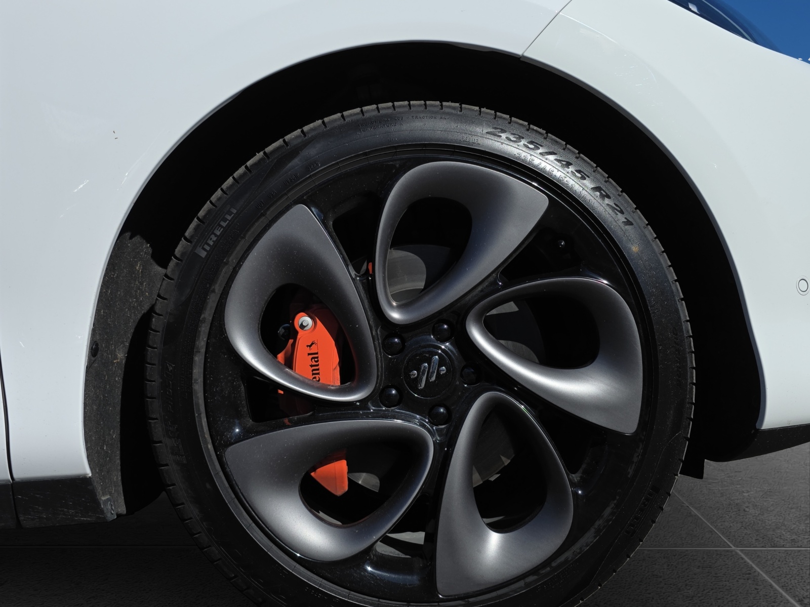 MG IM6 100 kWh Performance 21 4WD-image-13