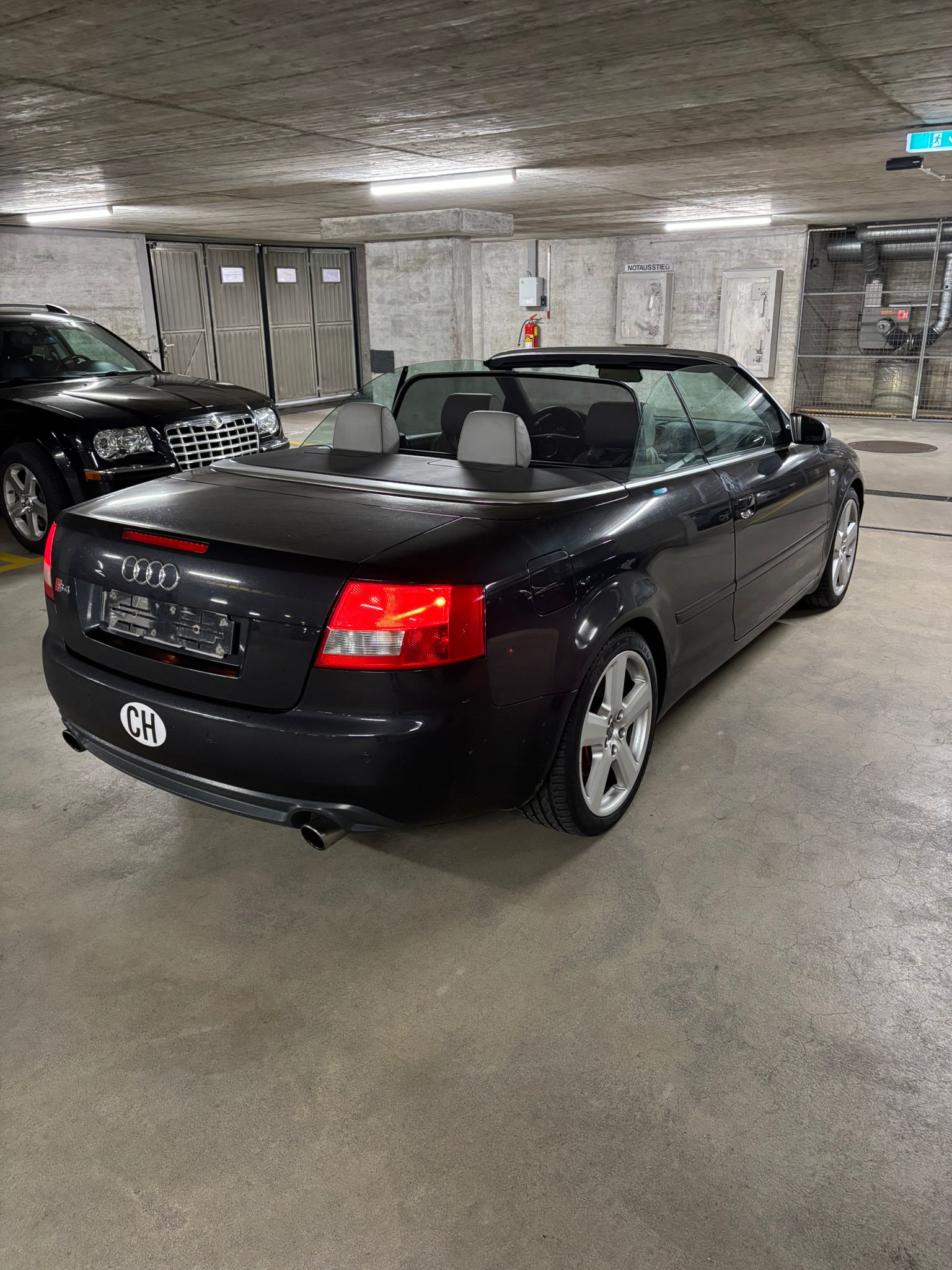 AUDI S4 Cabriolet 4.2 V8 quattro-image-3