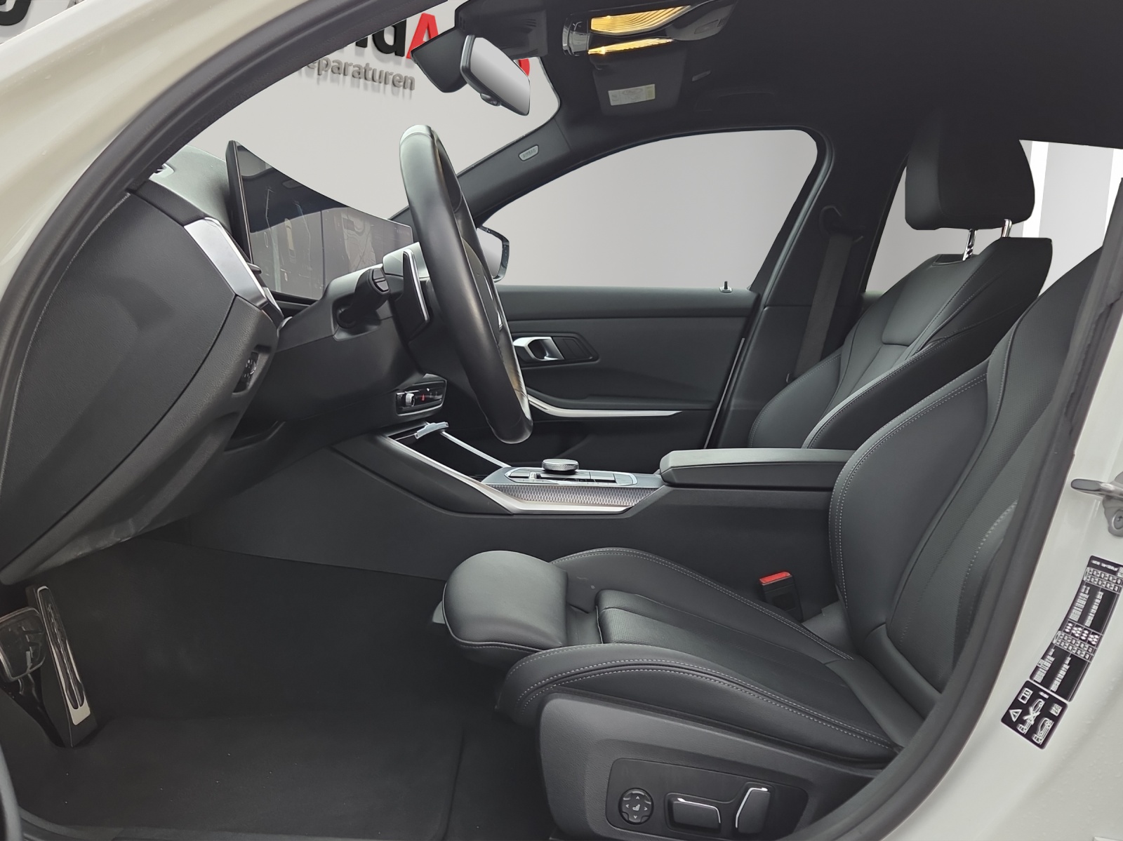 BMW 320d xDrive 48V Touring Steptronic M Sport-image-8