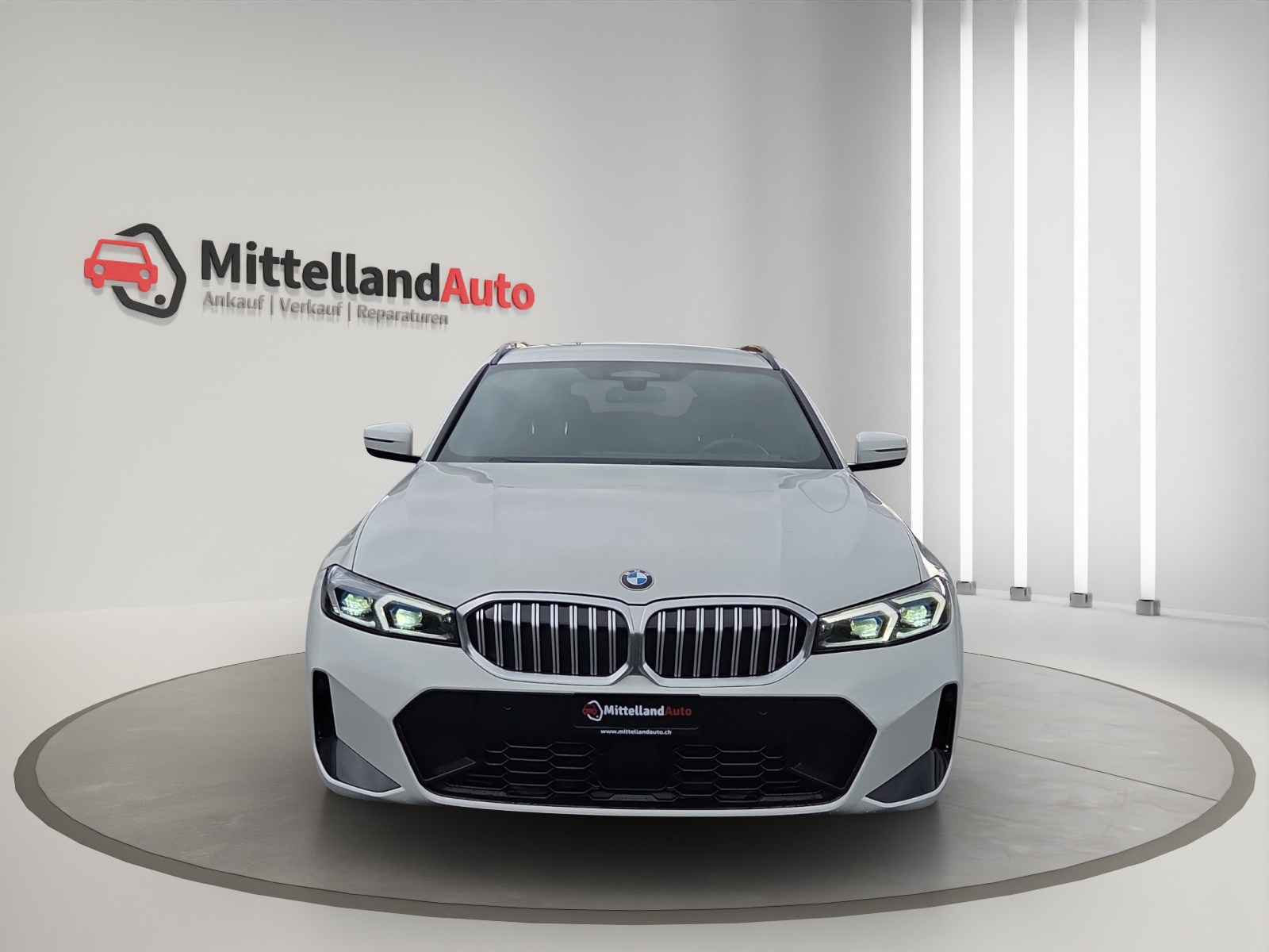 BMW 320d xDrive 48V Touring Steptronic M Sport-image-1