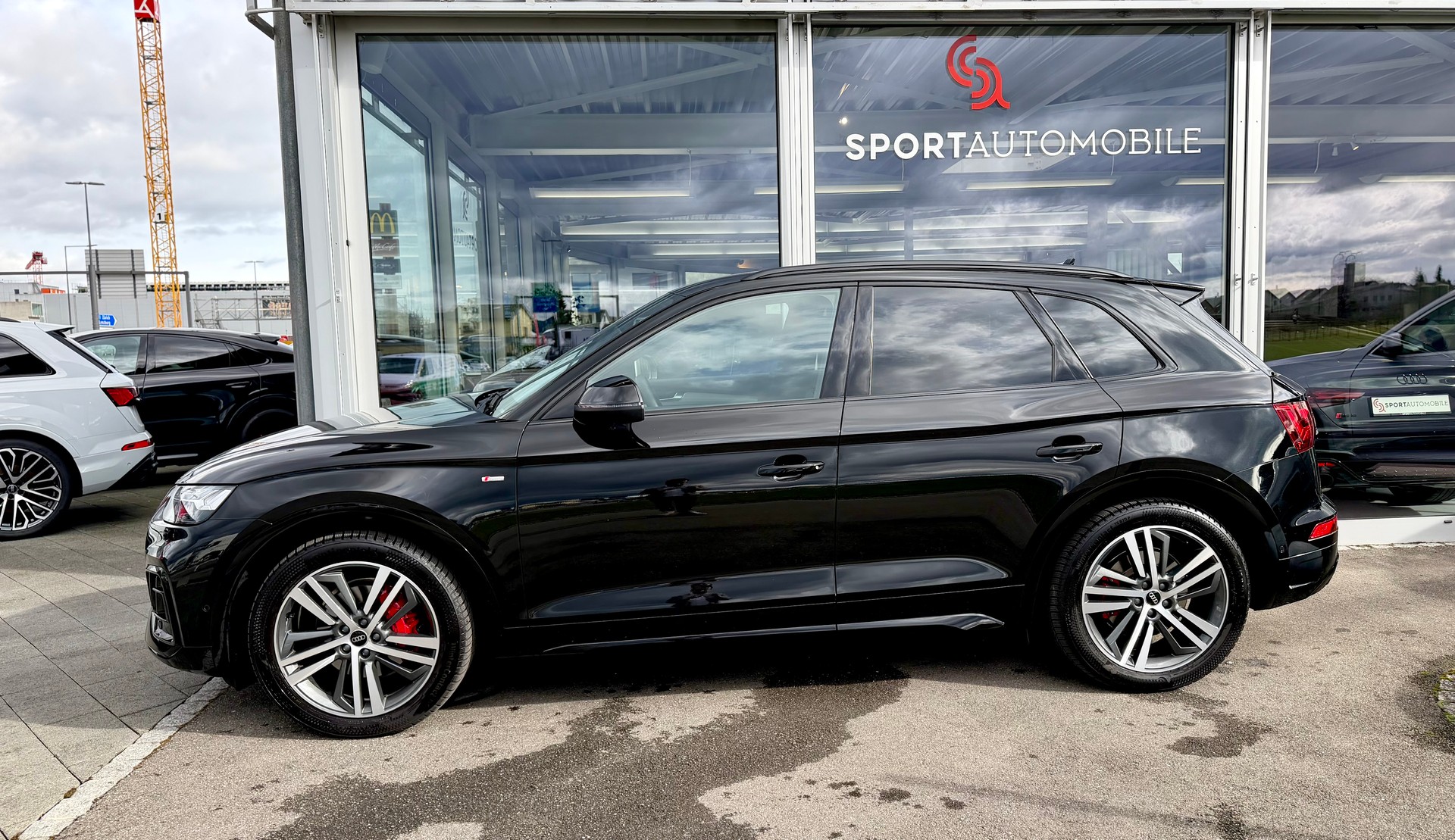 AUDI Q5 40 TDI Black Edition quattro S-tronic-image-8
