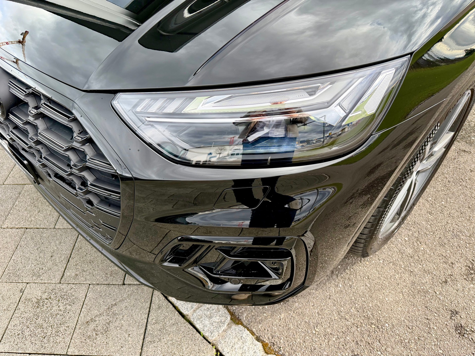 AUDI Q5 40 TDI Black Edition quattro S-tronic-image-5