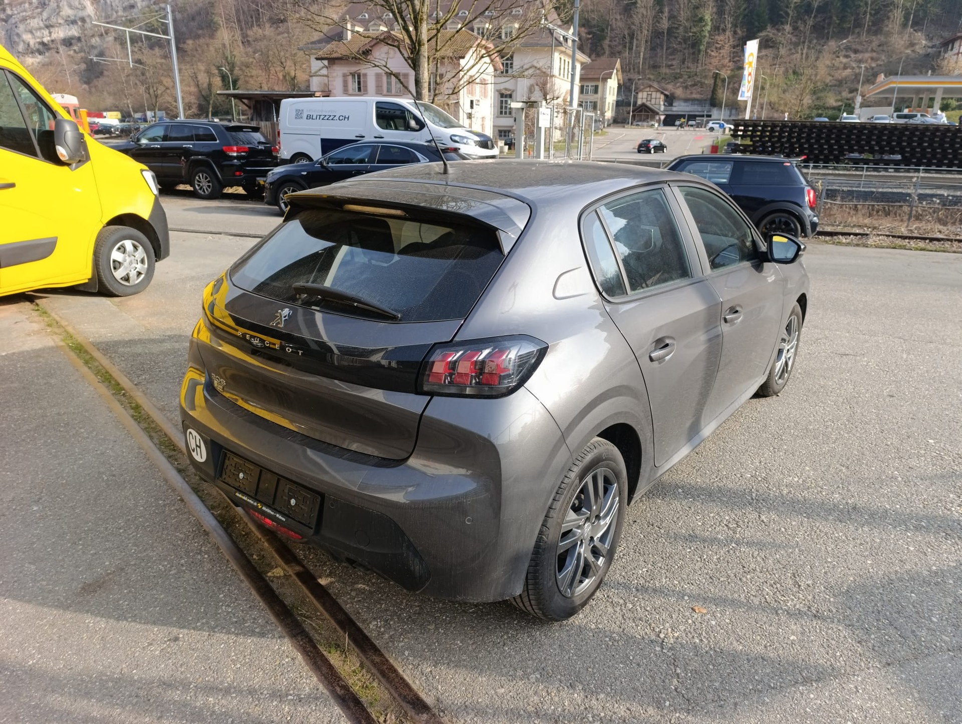 PEUGEOT 208 1.2 PureTech Active Pack-image-2