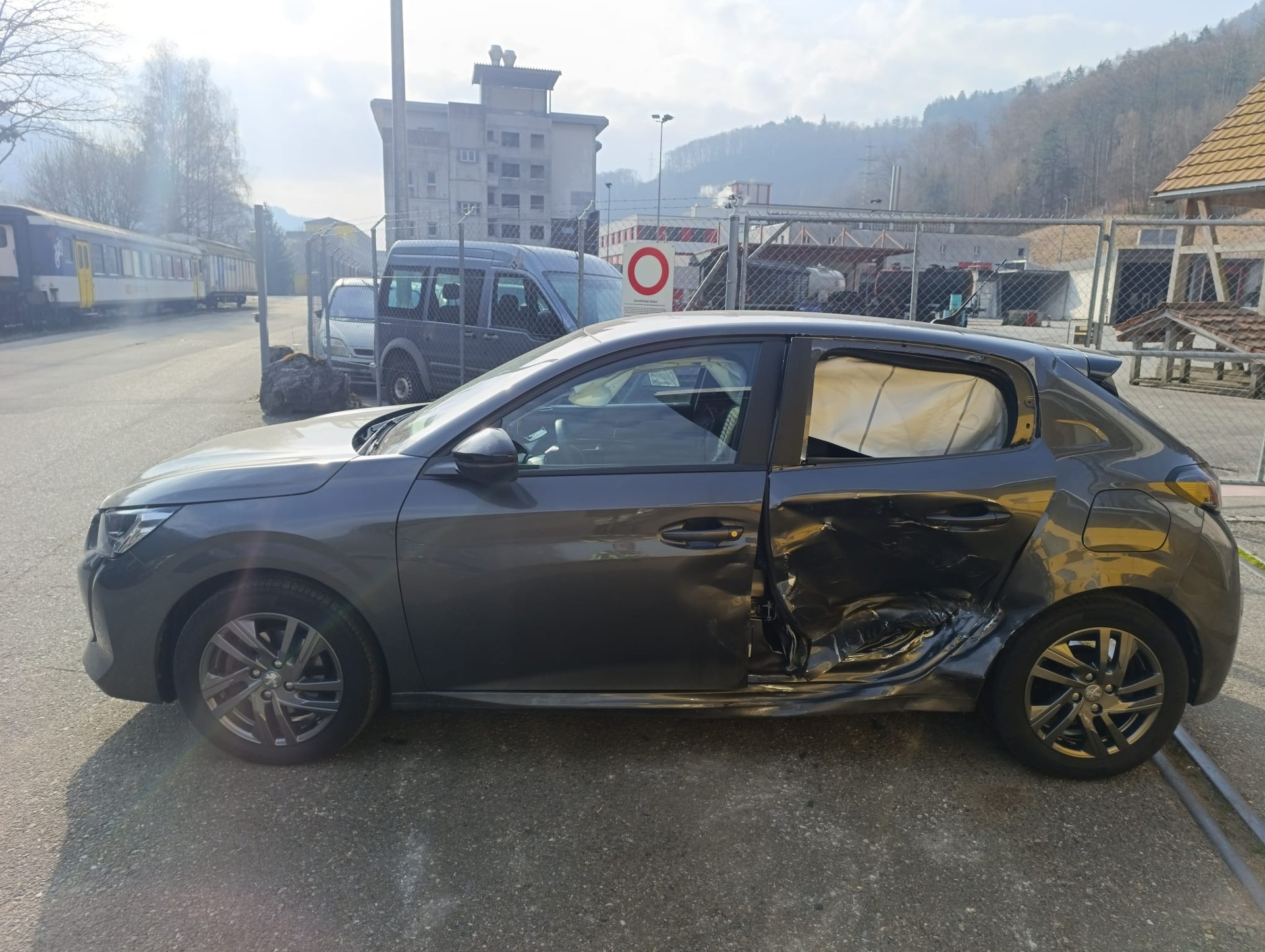 PEUGEOT 208 1.2 PureTech Active Pack-image-4