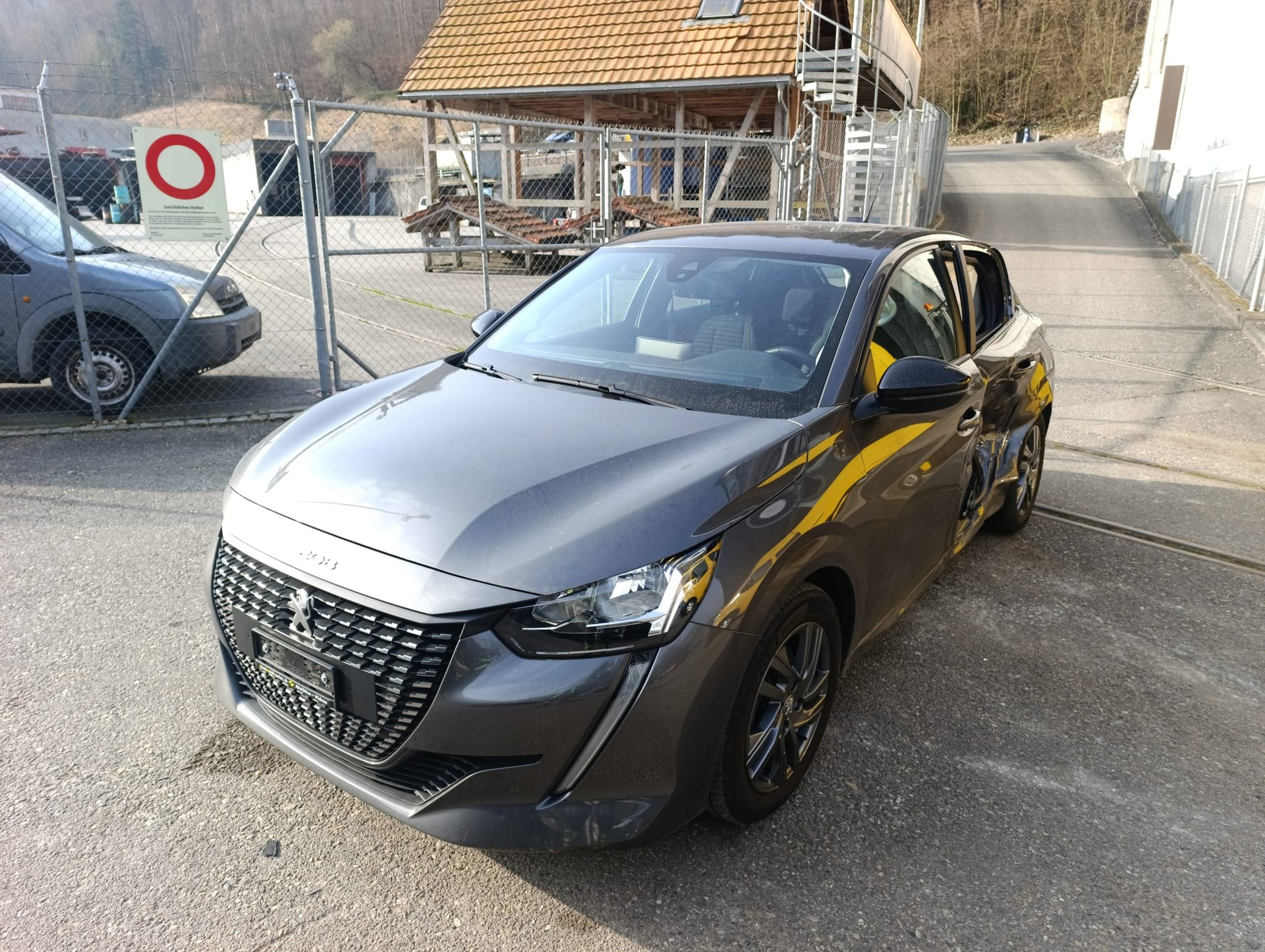 PEUGEOT 208 1.2 PureTech Active Pack-image-1