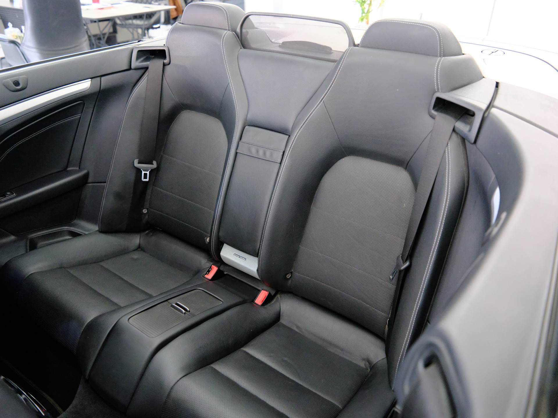 MERCEDES-BENZ E 250 AMG LINE 7G-Tronic-image-18