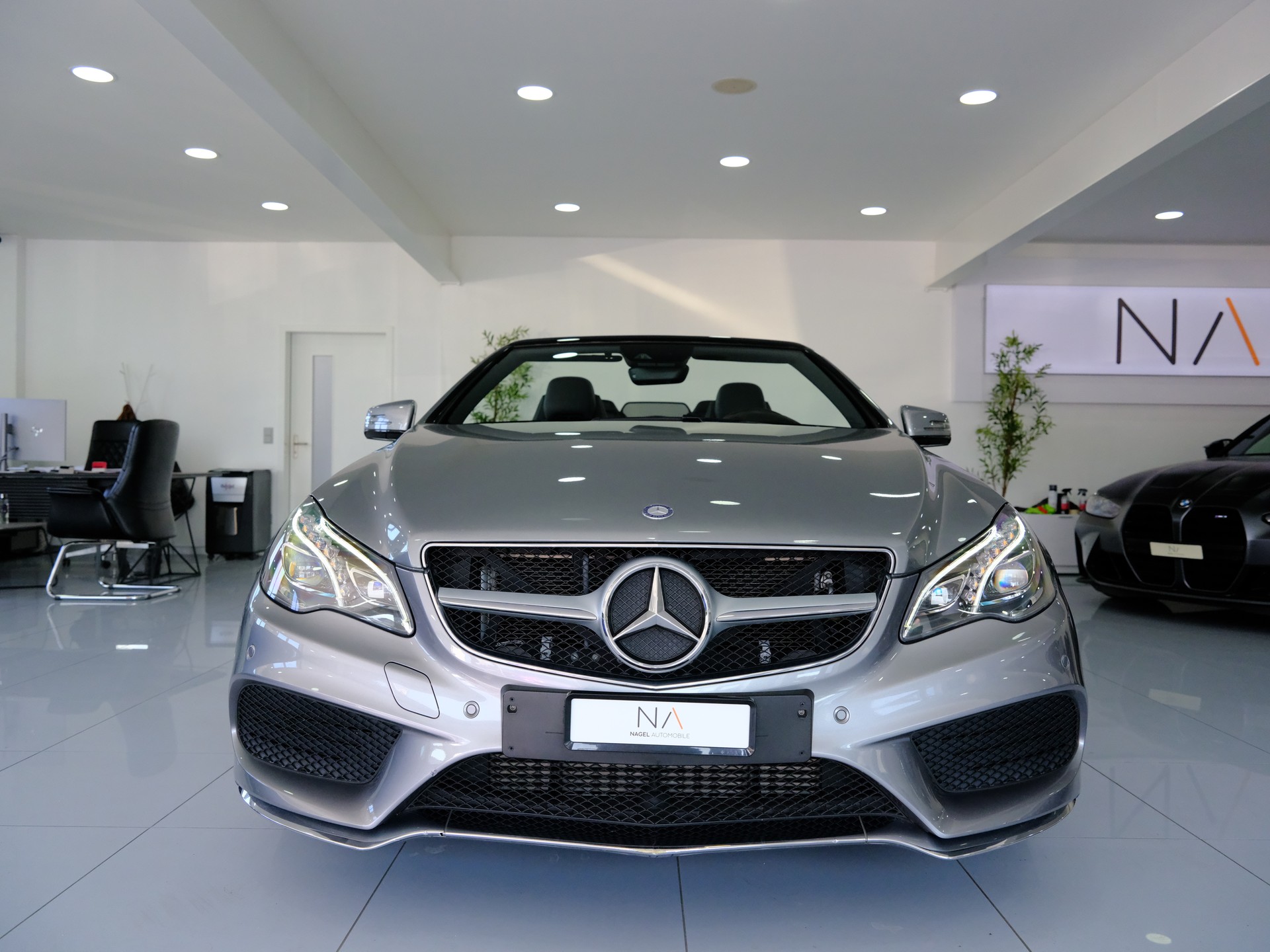 MERCEDES-BENZ E 250 AMG LINE 7G-Tronic-showroom-element-2